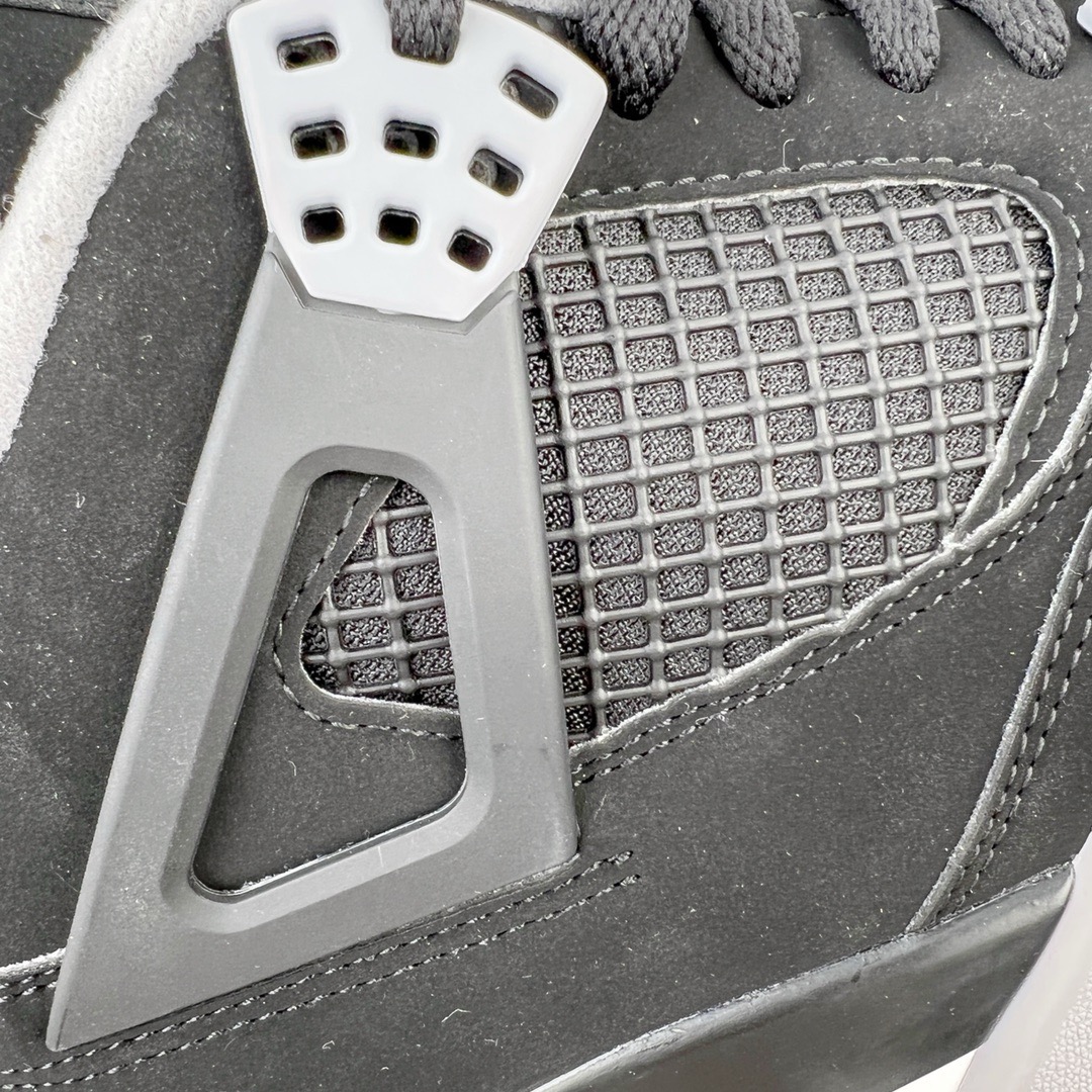 图片[15]-＃KZ神版福利回馈‼️ Air Jordan AJ4 Retro 新黑红 308497-060 独家外贸特供尺码含 45.5 49.5 50.5 国内外口碑最好最推荐的产品 市场中端王者 亲自操刀耗时半年巨作 全套原纸板楦头开发 确保原汁原味 完美呈现四代版型 一比一鞋头弧度高度鞋身弧度 此版本只针对中端市场 皮料材质有所更替 其他数据细节工艺流程均保持一致 绝不口嗨 细节品控鞋型随意秒杀市面3XX 4XX 原厂TPU网格鞋带扣 正确内里网布 菱角分明不变形无多余毛边 柔软性质感一致于原鞋 市场唯一原厂鞋扣模具 背面可见隐藏注塑口 原厂织唛标 原厂飞人电绣工艺 尾指中部跳三针 独家绑鞋带手法 印刷中底布 四线拉帮 米色美纹纸贴合固定 进口港宝加持 后跟自然饱满 全鞋荧光划线卡点 追求极致完美 每一双都是工艺品 多重QC质检 超越公司货的品控标准 实实在在的免检产品 尺码：40 40.5 41 42 42.5 43 44 44.5 45 45.5 46 47.5 48.5 49.5 50.5-选品中心