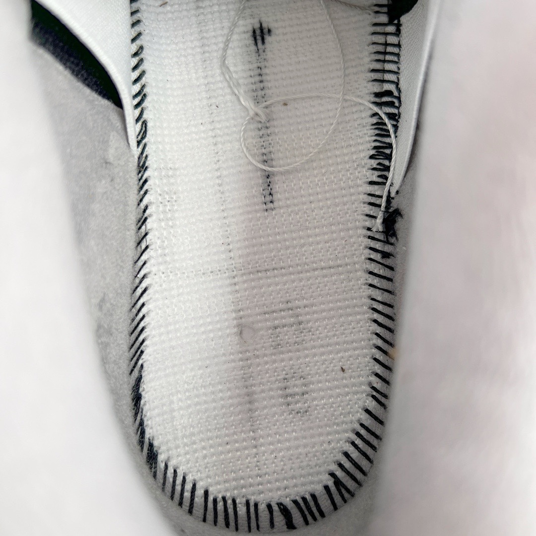 图片[17]-＃KZ神版福利回馈‼️ Air Jordan AJ4 Retro 新黑红 308497-060 独家外贸特供尺码含 45.5 49.5 50.5 国内外口碑最好最推荐的产品 市场中端王者 亲自操刀耗时半年巨作 全套原纸板楦头开发 确保原汁原味 完美呈现四代版型 一比一鞋头弧度高度鞋身弧度 此版本只针对中端市场 皮料材质有所更替 其他数据细节工艺流程均保持一致 绝不口嗨 细节品控鞋型随意秒杀市面3XX 4XX 原厂TPU网格鞋带扣 正确内里网布 菱角分明不变形无多余毛边 柔软性质感一致于原鞋 市场唯一原厂鞋扣模具 背面可见隐藏注塑口 原厂织唛标 原厂飞人电绣工艺 尾指中部跳三针 独家绑鞋带手法 印刷中底布 四线拉帮 米色美纹纸贴合固定 进口港宝加持 后跟自然饱满 全鞋荧光划线卡点 追求极致完美 每一双都是工艺品 多重QC质检 超越公司货的品控标准 实实在在的免检产品 尺码：40 40.5 41 42 42.5 43 44 44.5 45 45.5 46 47.5 48.5 49.5 50.5-选品中心