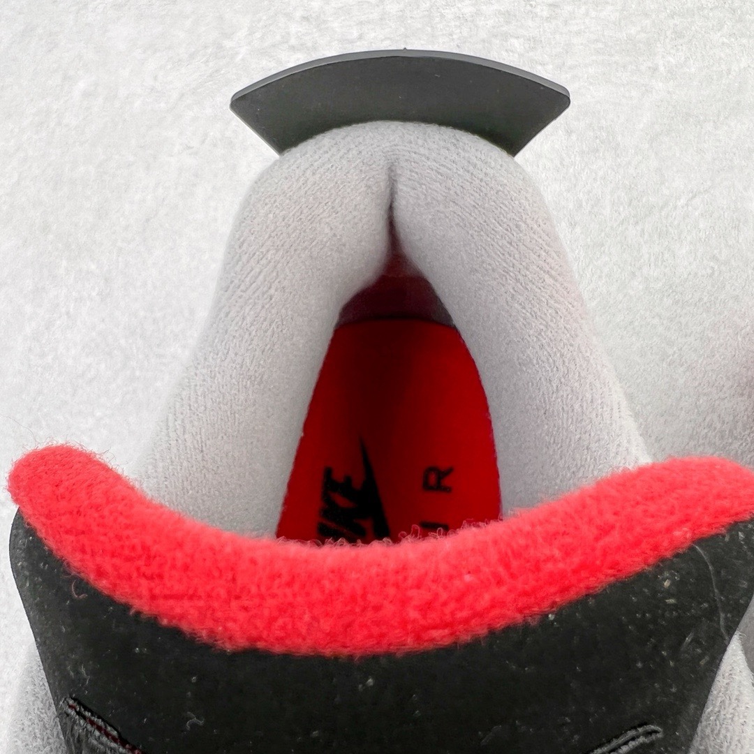 图片[11]-＃KZ神版福利回馈‼️ Air Jordan AJ4 Retro 新黑红 308497-060 独家外贸特供尺码含 45.5 49.5 50.5 国内外口碑最好最推荐的产品 市场中端王者 亲自操刀耗时半年巨作 全套原纸板楦头开发 确保原汁原味 完美呈现四代版型 一比一鞋头弧度高度鞋身弧度 此版本只针对中端市场 皮料材质有所更替 其他数据细节工艺流程均保持一致 绝不口嗨 细节品控鞋型随意秒杀市面3XX 4XX 原厂TPU网格鞋带扣 正确内里网布 菱角分明不变形无多余毛边 柔软性质感一致于原鞋 市场唯一原厂鞋扣模具 背面可见隐藏注塑口 原厂织唛标 原厂飞人电绣工艺 尾指中部跳三针 独家绑鞋带手法 印刷中底布 四线拉帮 米色美纹纸贴合固定 进口港宝加持 后跟自然饱满 全鞋荧光划线卡点 追求极致完美 每一双都是工艺品 多重QC质检 超越公司货的品控标准 实实在在的免检产品 尺码：40 40.5 41 42 42.5 43 44 44.5 45 45.5 46 47.5 48.5 49.5 50.5-选品中心