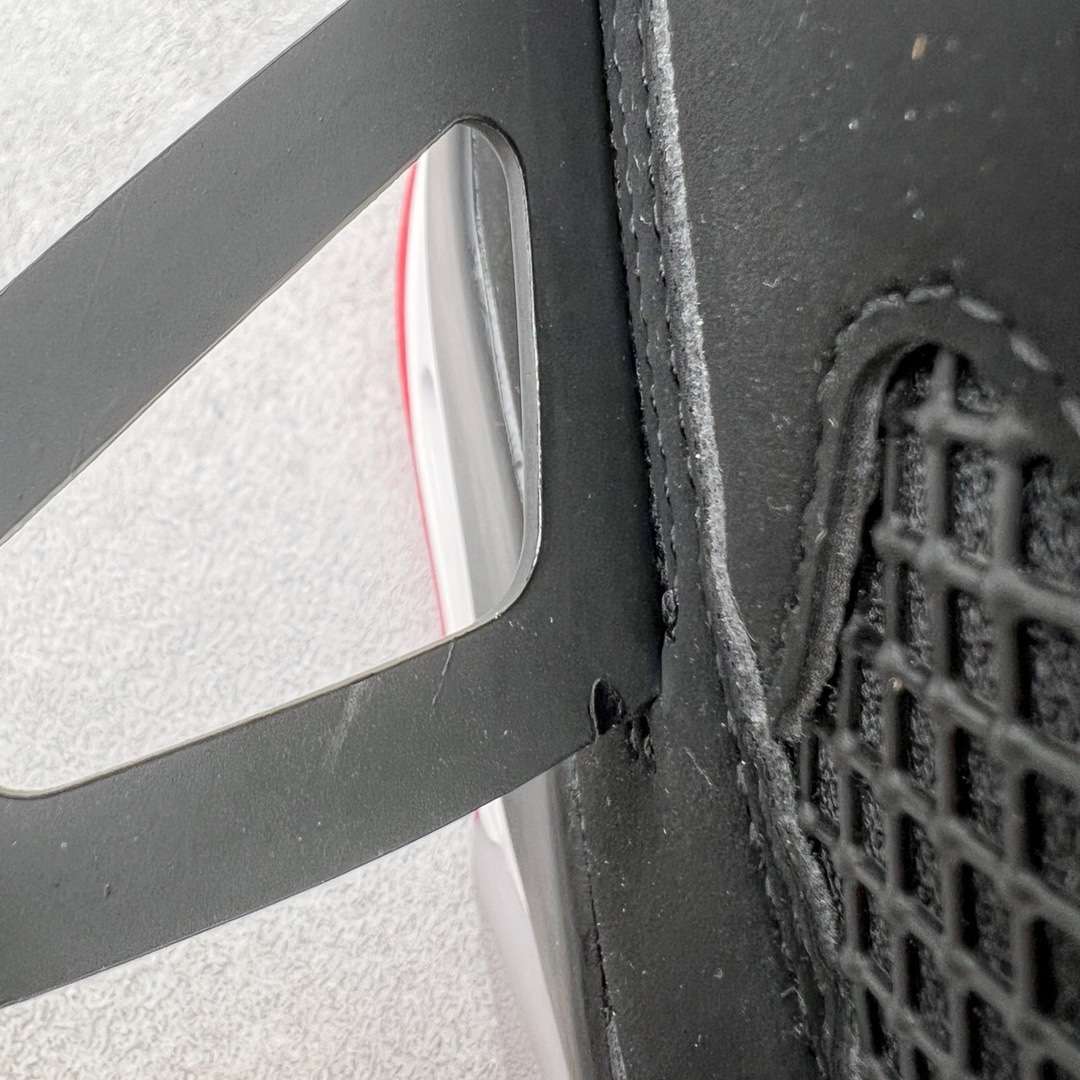 图片[16]-＃KZ神版福利回馈‼️ Air Jordan AJ4 Retro 新黑红 308497-060 独家外贸特供尺码含 45.5 49.5 50.5 国内外口碑最好最推荐的产品 市场中端王者 亲自操刀耗时半年巨作 全套原纸板楦头开发 确保原汁原味 完美呈现四代版型 一比一鞋头弧度高度鞋身弧度 此版本只针对中端市场 皮料材质有所更替 其他数据细节工艺流程均保持一致 绝不口嗨 细节品控鞋型随意秒杀市面3XX 4XX 原厂TPU网格鞋带扣 正确内里网布 菱角分明不变形无多余毛边 柔软性质感一致于原鞋 市场唯一原厂鞋扣模具 背面可见隐藏注塑口 原厂织唛标 原厂飞人电绣工艺 尾指中部跳三针 独家绑鞋带手法 印刷中底布 四线拉帮 米色美纹纸贴合固定 进口港宝加持 后跟自然饱满 全鞋荧光划线卡点 追求极致完美 每一双都是工艺品 多重QC质检 超越公司货的品控标准 实实在在的免检产品 尺码：40 40.5 41 42 42.5 43 44 44.5 45 45.5 46 47.5 48.5 49.5 50.5-选品中心