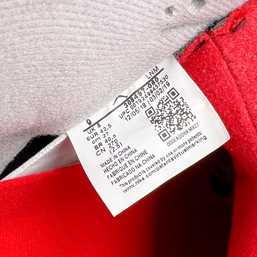 图片[18]-＃KZ神版福利回馈‼️ Air Jordan AJ4 Retro 新黑红 308497-060 独家外贸特供尺码含 45.5 49.5 50.5 国内外口碑最好最推荐的产品 市场中端王者 亲自操刀耗时半年巨作 全套原纸板楦头开发 确保原汁原味 完美呈现四代版型 一比一鞋头弧度高度鞋身弧度 此版本只针对中端市场 皮料材质有所更替 其他数据细节工艺流程均保持一致 绝不口嗨 细节品控鞋型随意秒杀市面3XX 4XX 原厂TPU网格鞋带扣 正确内里网布 菱角分明不变形无多余毛边 柔软性质感一致于原鞋 市场唯一原厂鞋扣模具 背面可见隐藏注塑口 原厂织唛标 原厂飞人电绣工艺 尾指中部跳三针 独家绑鞋带手法 印刷中底布 四线拉帮 米色美纹纸贴合固定 进口港宝加持 后跟自然饱满 全鞋荧光划线卡点 追求极致完美 每一双都是工艺品 多重QC质检 超越公司货的品控标准 实实在在的免检产品 尺码：40 40.5 41 42 42.5 43 44 44.5 45 45.5 46 47.5 48.5 49.5 50.5-选品中心