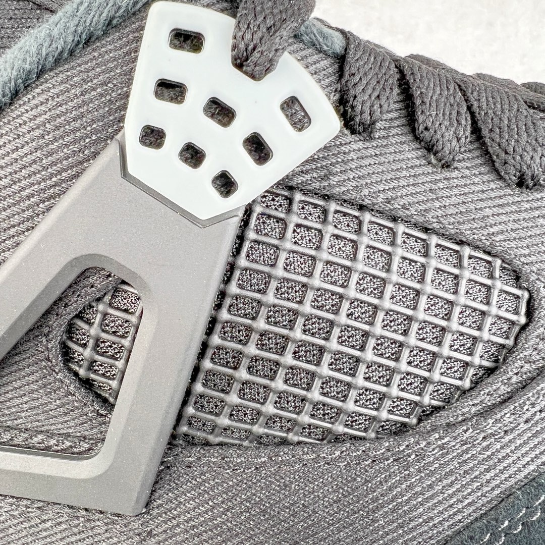 图片[10]-＃KZ神版 Air Jordan AJ4 Retro 黑色帆布小阿姆 DH7138-006 独家外贸特供尺码含 45.5 49.5 50.5 国内外口碑最好最推荐的产品 市场中端王者 亲自操刀耗时半年巨作 全套原纸板楦头开发 确保原汁原味 完美呈现四代版型 一比一鞋头弧度高度鞋身弧度 此版本只针对中端市场 皮料材质有所更替 其他数据细节工艺流程均保持一致 绝不口嗨 细节品控鞋型随意秒杀市面3XX 4XX 原厂TPU网格鞋带扣 正确内里网布 菱角分明不变形无多余毛边 柔软性质感一致于原鞋 市场唯一原厂鞋扣模具 背面可见隐藏注塑口 原厂织唛标 原厂飞人电绣工艺 尾指中部跳三针 独家绑鞋带手法 印刷中底布 四线拉帮 米色美纹纸贴合固定 进口港宝加持 后跟自然饱满 全鞋荧光划线卡点 追求极致完美 每一双都是工艺品 多重QC质检 超越公司货的品控标准 实实在在的免检产品 尺码：40 40.5 41 42 42.5 43 44 44.5 45 45.5 46 47.5 48.5 49.5 50.5-选品中心