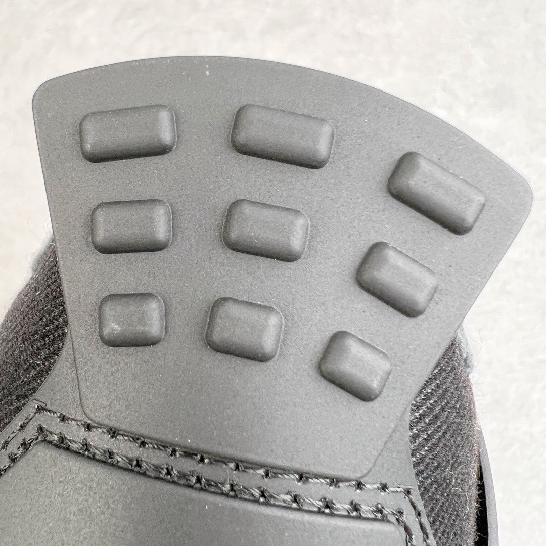 图片[16]-＃KZ神版 Air Jordan AJ4 Retro 黑色帆布小阿姆 DH7138-006 独家外贸特供尺码含 45.5 49.5 50.5 国内外口碑最好最推荐的产品 市场中端王者 亲自操刀耗时半年巨作 全套原纸板楦头开发 确保原汁原味 完美呈现四代版型 一比一鞋头弧度高度鞋身弧度 此版本只针对中端市场 皮料材质有所更替 其他数据细节工艺流程均保持一致 绝不口嗨 细节品控鞋型随意秒杀市面3XX 4XX 原厂TPU网格鞋带扣 正确内里网布 菱角分明不变形无多余毛边 柔软性质感一致于原鞋 市场唯一原厂鞋扣模具 背面可见隐藏注塑口 原厂织唛标 原厂飞人电绣工艺 尾指中部跳三针 独家绑鞋带手法 印刷中底布 四线拉帮 米色美纹纸贴合固定 进口港宝加持 后跟自然饱满 全鞋荧光划线卡点 追求极致完美 每一双都是工艺品 多重QC质检 超越公司货的品控标准 实实在在的免检产品 尺码：40 40.5 41 42 42.5 43 44 44.5 45 45.5 46 47.5 48.5 49.5 50.5-选品中心