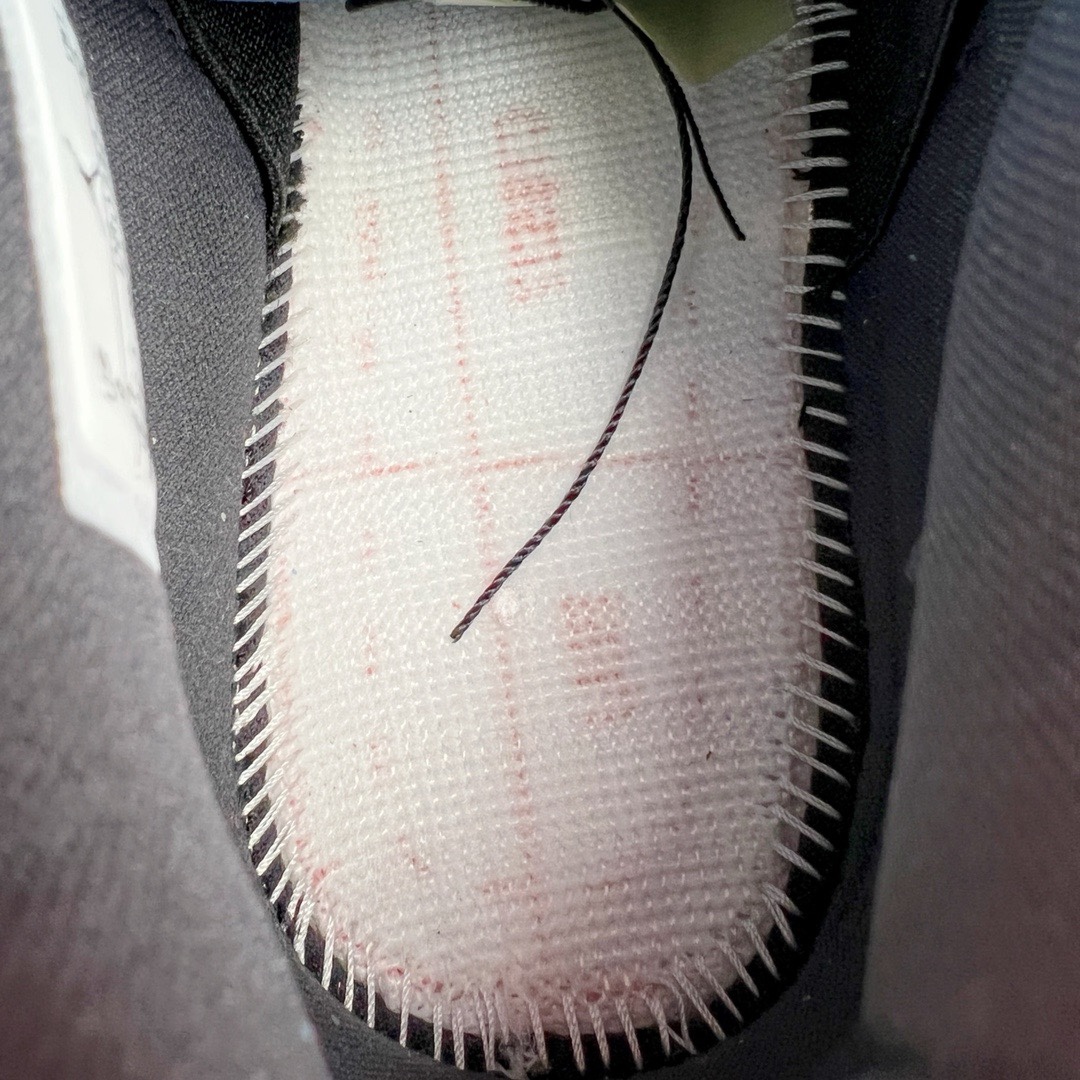 图片[18]-＃KZ神版 Air Jordan AJ4 Retro 黑棕摩卡 DB0732-200 独家外贸特供尺码含 45.5 49.5 50.5 国内外口碑最好最推荐的产品 市场中端王者 亲自操刀耗时半年巨作 全套原纸板楦头开发 确保原汁原味 完美呈现四代版型 一比一鞋头弧度高度鞋身弧度 此版本只针对中端市场 皮料材质有所更替 其他数据细节工艺流程均保持一致 绝不口嗨 细节品控鞋型随意秒杀市面3XX 4XX 原厂TPU网格鞋带扣 正确内里网布 菱角分明不变形无多余毛边 柔软性质感一致于原鞋 市场唯一原厂鞋扣模具 背面可见隐藏注塑口 原厂织唛标 原厂飞人电绣工艺 尾指中部跳三针 独家绑鞋带手法 印刷中底布 四线拉帮 米色美纹纸贴合固定 进口港宝加持 后跟自然饱满 全鞋荧光划线卡点 追求极致完美 每一双都是工艺品 多重QC质检 超越公司货的品控标准 实实在在的免检产品 尺码：40 40.5 41 42 42.5 43 44 44.5 45 45.5 46 47.5 48.5 49.5 50.5-选品中心