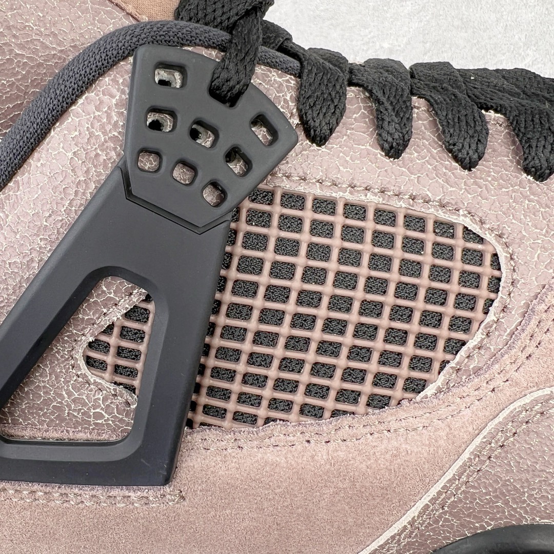 图片[12]-＃KZ神版 Air Jordan AJ4 Retro 黑棕摩卡 DB0732-200 独家外贸特供尺码含 45.5 49.5 50.5 国内外口碑最好最推荐的产品 市场中端王者 亲自操刀耗时半年巨作 全套原纸板楦头开发 确保原汁原味 完美呈现四代版型 一比一鞋头弧度高度鞋身弧度 此版本只针对中端市场 皮料材质有所更替 其他数据细节工艺流程均保持一致 绝不口嗨 细节品控鞋型随意秒杀市面3XX 4XX 原厂TPU网格鞋带扣 正确内里网布 菱角分明不变形无多余毛边 柔软性质感一致于原鞋 市场唯一原厂鞋扣模具 背面可见隐藏注塑口 原厂织唛标 原厂飞人电绣工艺 尾指中部跳三针 独家绑鞋带手法 印刷中底布 四线拉帮 米色美纹纸贴合固定 进口港宝加持 后跟自然饱满 全鞋荧光划线卡点 追求极致完美 每一双都是工艺品 多重QC质检 超越公司货的品控标准 实实在在的免检产品 尺码：40 40.5 41 42 42.5 43 44 44.5 45 45.5 46 47.5 48.5 49.5 50.5-选品中心