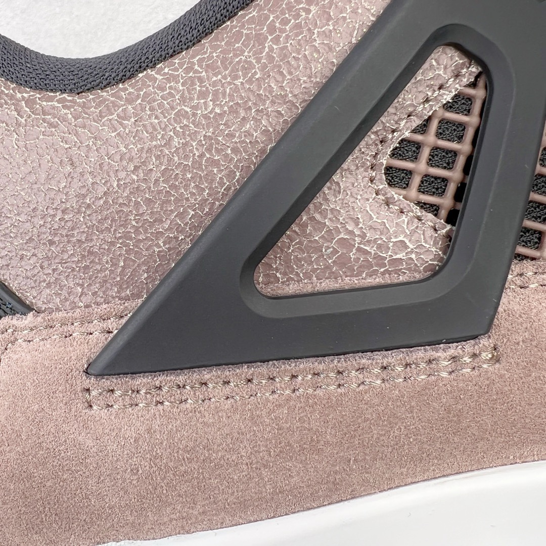 图片[11]-＃KZ神版 Air Jordan AJ4 Retro 黑棕摩卡 DB0732-200 独家外贸特供尺码含 45.5 49.5 50.5 国内外口碑最好最推荐的产品 市场中端王者 亲自操刀耗时半年巨作 全套原纸板楦头开发 确保原汁原味 完美呈现四代版型 一比一鞋头弧度高度鞋身弧度 此版本只针对中端市场 皮料材质有所更替 其他数据细节工艺流程均保持一致 绝不口嗨 细节品控鞋型随意秒杀市面3XX 4XX 原厂TPU网格鞋带扣 正确内里网布 菱角分明不变形无多余毛边 柔软性质感一致于原鞋 市场唯一原厂鞋扣模具 背面可见隐藏注塑口 原厂织唛标 原厂飞人电绣工艺 尾指中部跳三针 独家绑鞋带手法 印刷中底布 四线拉帮 米色美纹纸贴合固定 进口港宝加持 后跟自然饱满 全鞋荧光划线卡点 追求极致完美 每一双都是工艺品 多重QC质检 超越公司货的品控标准 实实在在的免检产品 尺码：40 40.5 41 42 42.5 43 44 44.5 45 45.5 46 47.5 48.5 49.5 50.5-选品中心