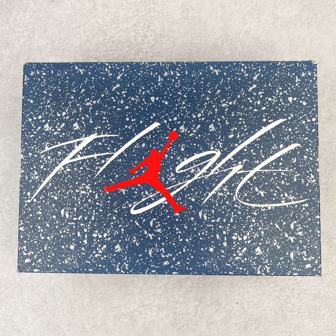 图片[18]-＃KZ神版福利回馈 Air Jordan AJ4 Retro 午夜蓝 DH6927-140 独家外贸特供尺码含 45.5 49.5 50.5 国内外口碑最好最推荐的产品 市场中端王者 亲自操刀耗时半年巨作 全套原纸板楦头开发 确保原汁原味 完美呈现四代版型 一比一鞋头弧度高度鞋身弧度 此版本只针对中端市场 皮料材质有所更替 其他数据细节工艺流程均保持一致 绝不口嗨 细节品控鞋型随意秒杀市面3XX 4XX 原厂TPU网格鞋带扣 正确内里网布 菱角分明不变形无多余毛边 柔软性质感一致于原鞋 市场唯一原厂鞋扣模具 背面可见隐藏注塑口 原厂织唛标 原厂飞人电绣工艺 尾指中部跳三针 独家绑鞋带手法 印刷中底布 四线拉帮 米色美纹纸贴合固定 进口港宝加持 后跟自然饱满 全鞋荧光划线卡点 追求极致完美 每一双都是工艺品 多重QC质检 超越公司货的品控标准 实实在在的免检产品 尺码：40 40.5 41 42 42.5 43 44 44.5 45 45.5 46 47.5 48.5 49.5 50.5-选品中心