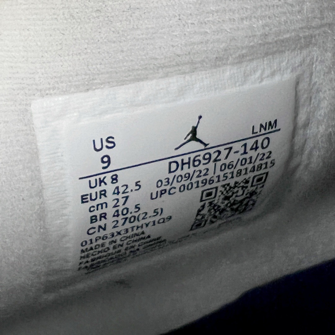 图片[17]-＃KZ神版福利回馈 Air Jordan AJ4 Retro 午夜蓝 DH6927-140 独家外贸特供尺码含 45.5 49.5 50.5 国内外口碑最好最推荐的产品 市场中端王者 亲自操刀耗时半年巨作 全套原纸板楦头开发 确保原汁原味 完美呈现四代版型 一比一鞋头弧度高度鞋身弧度 此版本只针对中端市场 皮料材质有所更替 其他数据细节工艺流程均保持一致 绝不口嗨 细节品控鞋型随意秒杀市面3XX 4XX 原厂TPU网格鞋带扣 正确内里网布 菱角分明不变形无多余毛边 柔软性质感一致于原鞋 市场唯一原厂鞋扣模具 背面可见隐藏注塑口 原厂织唛标 原厂飞人电绣工艺 尾指中部跳三针 独家绑鞋带手法 印刷中底布 四线拉帮 米色美纹纸贴合固定 进口港宝加持 后跟自然饱满 全鞋荧光划线卡点 追求极致完美 每一双都是工艺品 多重QC质检 超越公司货的品控标准 实实在在的免检产品 尺码：40 40.5 41 42 42.5 43 44 44.5 45 45.5 46 47.5 48.5 49.5 50.5-选品中心