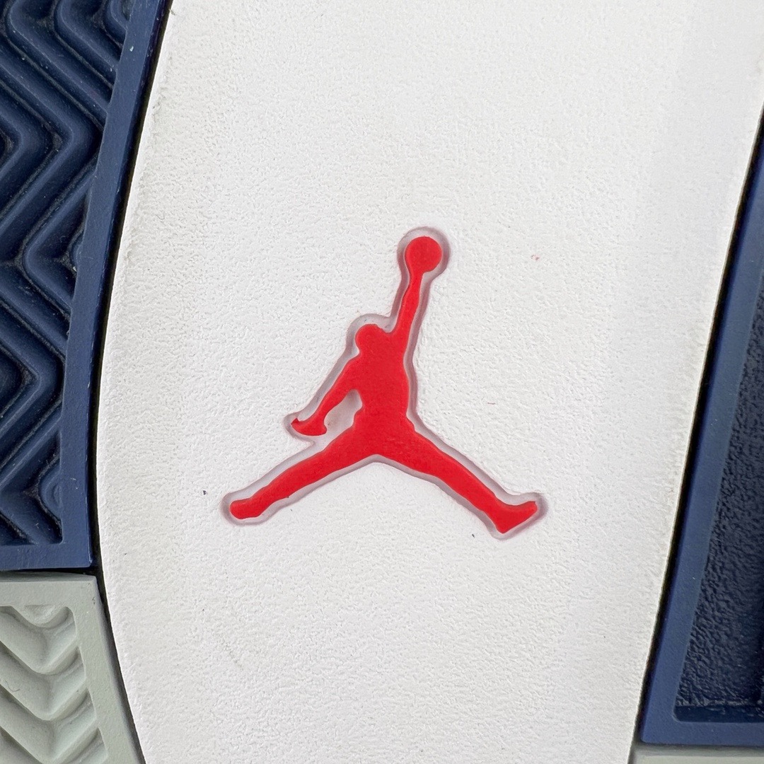 图片[16]-＃KZ神版福利回馈 Air Jordan AJ4 Retro 午夜蓝 DH6927-140 独家外贸特供尺码含 45.5 49.5 50.5 国内外口碑最好最推荐的产品 市场中端王者 亲自操刀耗时半年巨作 全套原纸板楦头开发 确保原汁原味 完美呈现四代版型 一比一鞋头弧度高度鞋身弧度 此版本只针对中端市场 皮料材质有所更替 其他数据细节工艺流程均保持一致 绝不口嗨 细节品控鞋型随意秒杀市面3XX 4XX 原厂TPU网格鞋带扣 正确内里网布 菱角分明不变形无多余毛边 柔软性质感一致于原鞋 市场唯一原厂鞋扣模具 背面可见隐藏注塑口 原厂织唛标 原厂飞人电绣工艺 尾指中部跳三针 独家绑鞋带手法 印刷中底布 四线拉帮 米色美纹纸贴合固定 进口港宝加持 后跟自然饱满 全鞋荧光划线卡点 追求极致完美 每一双都是工艺品 多重QC质检 超越公司货的品控标准 实实在在的免检产品 尺码：40 40.5 41 42 42.5 43 44 44.5 45 45.5 46 47.5 48.5 49.5 50.5-选品中心