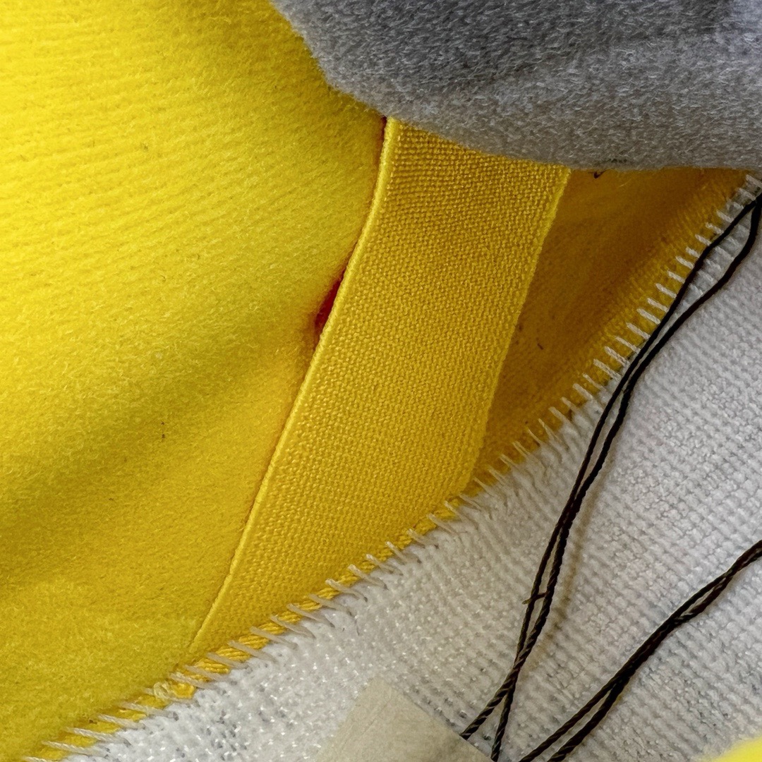 图片[16]-＃KZ神版福利回馈 Air Jordan AJ4 Retro 黑黄电母 货号：CT8527-700 独家外贸特供尺码含 45.5 49.5 50.5 国内外口碑最好最推荐的产品 市场中端王者 亲自操刀耗时半年巨作 全套原纸板楦头开发 确保原汁原味 完美呈现四代版型 一比一鞋头弧度高度鞋身弧度 此版本只针对中端市场 皮料材质有所更替 其他数据细节工艺流程均保持一致 绝不口嗨 细节品控鞋型随意秒杀市面3XX 4XX 原厂TPU网格鞋带扣 正确内里网布 菱角分明不变形无多余毛边 柔软性质感一致于原鞋 市场唯一原厂鞋扣模具 背面可见隐藏注塑口 原厂织唛标 原厂飞人电绣工艺 尾指中部跳三针 独家绑鞋带手法 印刷中底布 四线拉帮 米色美纹纸贴合固定 进口港宝加持 后跟自然饱满 全鞋荧光划线卡点 追求极致完美 每一双都是工艺品 多重QC质检 超越公司货的品控标准 实实在在的免检产品 尺码：40 40.5 41 42 42.5 43 44 44.5 45 45.5 46 47.5 48.5 49.5 50.5-选品中心