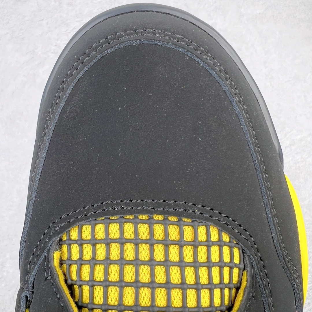 图片[15]-＃KZ神版福利回馈 Air Jordan AJ4 Retro 黑黄雷公 DH6927-017 独家外贸特供尺码含 45.5 49.5 50.5 国内外口碑最好最推荐的产品 市场中端王者 亲自操刀耗时半年巨作 全套原纸板楦头开发 确保原汁原味 完美呈现四代版型 一比一鞋头弧度高度鞋身弧度 此版本只针对中端市场 皮料材质有所更替 其他数据细节工艺流程均保持一致 绝不口嗨 细节品控鞋型随意秒杀市面3XX 4XX 原厂TPU网格鞋带扣 正确内里网布 菱角分明不变形无多余毛边 柔软性质感一致于原鞋 市场唯一原厂鞋扣模具 背面可见隐藏注塑口 原厂织唛标 原厂飞人电绣工艺 尾指中部跳三针 独家绑鞋带手法 印刷中底布 四线拉帮 米色美纹纸贴合固定 进口港宝加持 后跟自然饱满 全鞋荧光划线卡点 追求极致完美 每一双都是工艺品 多重QC质检 超越公司货的品控标准 实实在在的免检产品 尺码：40 40.5 41 42 42.5 43 44 44.5 45 45.5 46 47.5 48.5 49.5 50.5-选品中心