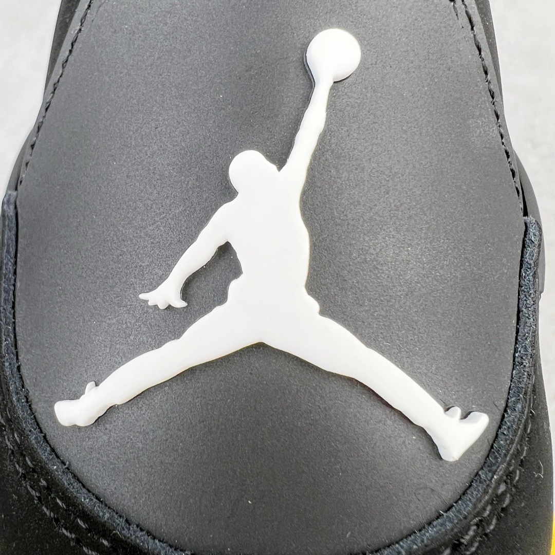 图片[12]-＃KZ神版福利回馈 Air Jordan AJ4 Retro 黑黄雷公 DH6927-017 独家外贸特供尺码含 45.5 49.5 50.5 国内外口碑最好最推荐的产品 市场中端王者 亲自操刀耗时半年巨作 全套原纸板楦头开发 确保原汁原味 完美呈现四代版型 一比一鞋头弧度高度鞋身弧度 此版本只针对中端市场 皮料材质有所更替 其他数据细节工艺流程均保持一致 绝不口嗨 细节品控鞋型随意秒杀市面3XX 4XX 原厂TPU网格鞋带扣 正确内里网布 菱角分明不变形无多余毛边 柔软性质感一致于原鞋 市场唯一原厂鞋扣模具 背面可见隐藏注塑口 原厂织唛标 原厂飞人电绣工艺 尾指中部跳三针 独家绑鞋带手法 印刷中底布 四线拉帮 米色美纹纸贴合固定 进口港宝加持 后跟自然饱满 全鞋荧光划线卡点 追求极致完美 每一双都是工艺品 多重QC质检 超越公司货的品控标准 实实在在的免检产品 尺码：40 40.5 41 42 42.5 43 44 44.5 45 45.5 46 47.5 48.5 49.5 50.5-选品中心