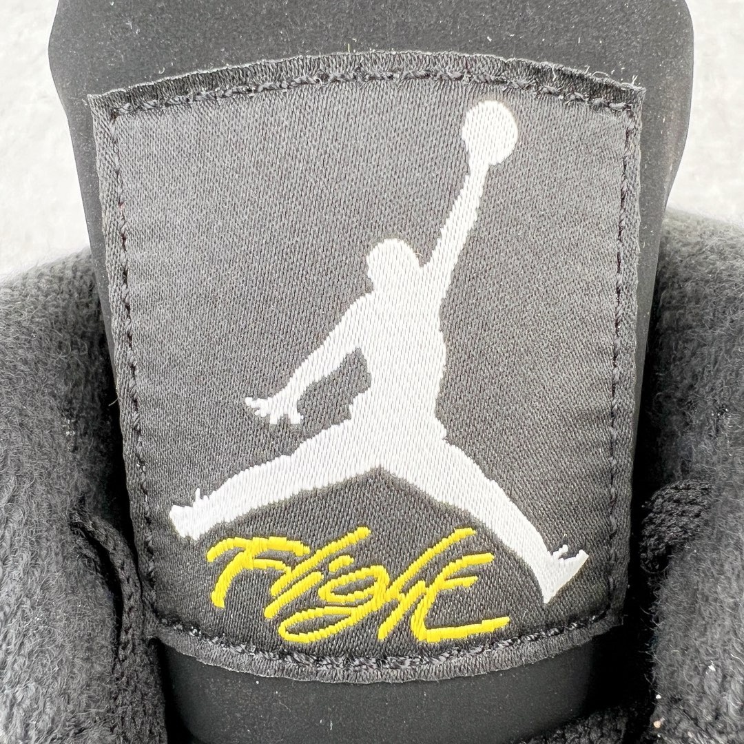 图片[13]-＃KZ神版福利回馈 Air Jordan AJ4 Retro 黑黄雷公 DH6927-017 独家外贸特供尺码含 45.5 49.5 50.5 国内外口碑最好最推荐的产品 市场中端王者 亲自操刀耗时半年巨作 全套原纸板楦头开发 确保原汁原味 完美呈现四代版型 一比一鞋头弧度高度鞋身弧度 此版本只针对中端市场 皮料材质有所更替 其他数据细节工艺流程均保持一致 绝不口嗨 细节品控鞋型随意秒杀市面3XX 4XX 原厂TPU网格鞋带扣 正确内里网布 菱角分明不变形无多余毛边 柔软性质感一致于原鞋 市场唯一原厂鞋扣模具 背面可见隐藏注塑口 原厂织唛标 原厂飞人电绣工艺 尾指中部跳三针 独家绑鞋带手法 印刷中底布 四线拉帮 米色美纹纸贴合固定 进口港宝加持 后跟自然饱满 全鞋荧光划线卡点 追求极致完美 每一双都是工艺品 多重QC质检 超越公司货的品控标准 实实在在的免检产品 尺码：40 40.5 41 42 42.5 43 44 44.5 45 45.5 46 47.5 48.5 49.5 50.5-选品中心