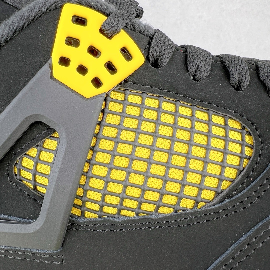 图片[10]-＃KZ神版福利回馈 Air Jordan AJ4 Retro 黑黄雷公 DH6927-017 独家外贸特供尺码含 45.5 49.5 50.5 国内外口碑最好最推荐的产品 市场中端王者 亲自操刀耗时半年巨作 全套原纸板楦头开发 确保原汁原味 完美呈现四代版型 一比一鞋头弧度高度鞋身弧度 此版本只针对中端市场 皮料材质有所更替 其他数据细节工艺流程均保持一致 绝不口嗨 细节品控鞋型随意秒杀市面3XX 4XX 原厂TPU网格鞋带扣 正确内里网布 菱角分明不变形无多余毛边 柔软性质感一致于原鞋 市场唯一原厂鞋扣模具 背面可见隐藏注塑口 原厂织唛标 原厂飞人电绣工艺 尾指中部跳三针 独家绑鞋带手法 印刷中底布 四线拉帮 米色美纹纸贴合固定 进口港宝加持 后跟自然饱满 全鞋荧光划线卡点 追求极致完美 每一双都是工艺品 多重QC质检 超越公司货的品控标准 实实在在的免检产品 尺码：40 40.5 41 42 42.5 43 44 44.5 45 45.5 46 47.5 48.5 49.5 50.5-选品中心