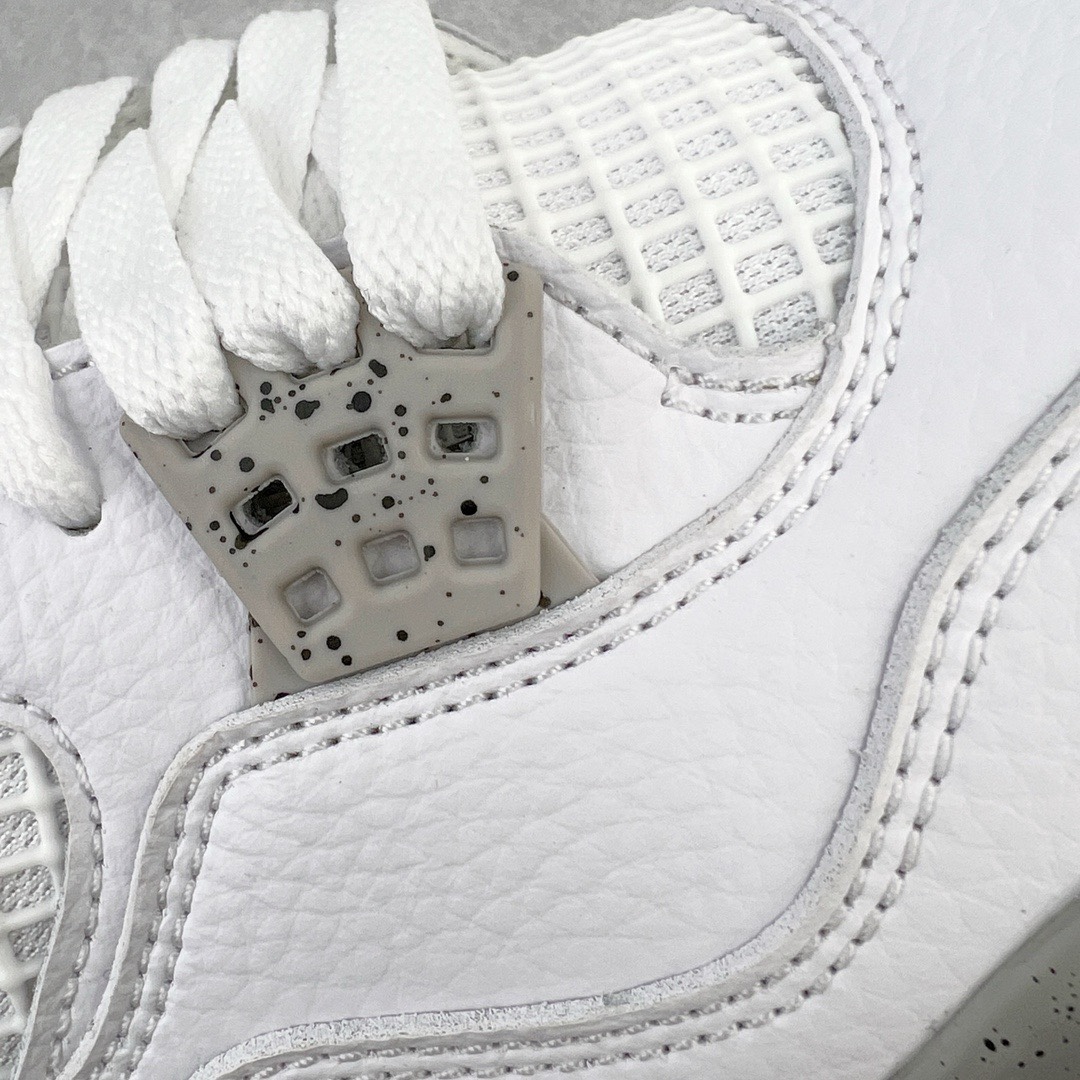 图片[17]-＃KZ神版福利回馈 Air Jordan AJ4 Retro 白灰奥利奥 CT8527-100 独家外贸特供尺码含 45.5 49.5 50.5 国内外口碑最好最推荐的产品 市场中端王者 亲自操刀耗时半年巨作 全套原纸板楦头开发 确保原汁原味 完美呈现四代版型 一比一鞋头弧度高度鞋身弧度 此版本只针对中端市场 皮料材质有所更替 其他数据细节工艺流程均保持一致 绝不口嗨 细节品控鞋型随意秒杀市面3XX 4XX 原厂TPU网格鞋带扣 正确内里网布 菱角分明不变形无多余毛边 柔软性质感一致于原鞋 市场唯一原厂鞋扣模具 背面可见隐藏注塑口 原厂织唛标 原厂飞人电绣工艺 尾指中部跳三针 独家绑鞋带手法 印刷中底布 四线拉帮 米色美纹纸贴合固定 进口港宝加持 后跟自然饱满 全鞋荧光划线卡点 追求极致完美 每一双都是工艺品 多重QC质检 超越公司货的品控标准 实实在在的免检产品 尺码：40 40.5 41 42 42.5 43 44 44.5 45 45.5 46 47.5 48.5 49.5 50.5-选品中心
