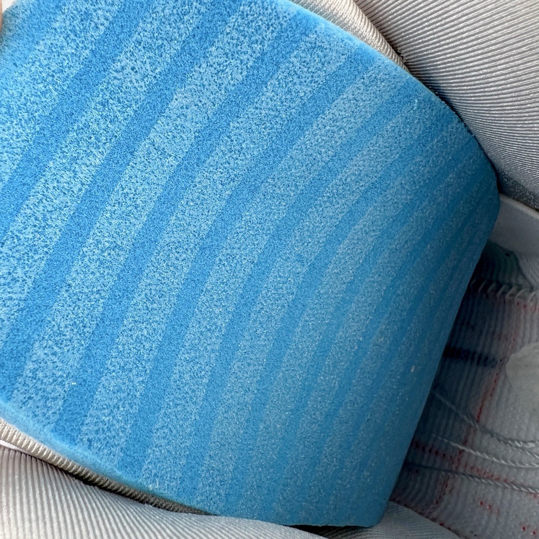 图片[10]-＃KZ神版福利回馈 Air Jordan AJ4 Retro 白灰奥利奥 CT8527-100 独家外贸特供尺码含 45.5 49.5 50.5 国内外口碑最好最推荐的产品 市场中端王者 亲自操刀耗时半年巨作 全套原纸板楦头开发 确保原汁原味 完美呈现四代版型 一比一鞋头弧度高度鞋身弧度 此版本只针对中端市场 皮料材质有所更替 其他数据细节工艺流程均保持一致 绝不口嗨 细节品控鞋型随意秒杀市面3XX 4XX 原厂TPU网格鞋带扣 正确内里网布 菱角分明不变形无多余毛边 柔软性质感一致于原鞋 市场唯一原厂鞋扣模具 背面可见隐藏注塑口 原厂织唛标 原厂飞人电绣工艺 尾指中部跳三针 独家绑鞋带手法 印刷中底布 四线拉帮 米色美纹纸贴合固定 进口港宝加持 后跟自然饱满 全鞋荧光划线卡点 追求极致完美 每一双都是工艺品 多重QC质检 超越公司货的品控标准 实实在在的免检产品 尺码：40 40.5 41 42 42.5 43 44 44.5 45 45.5 46 47.5 48.5 49.5 50.5-选品中心