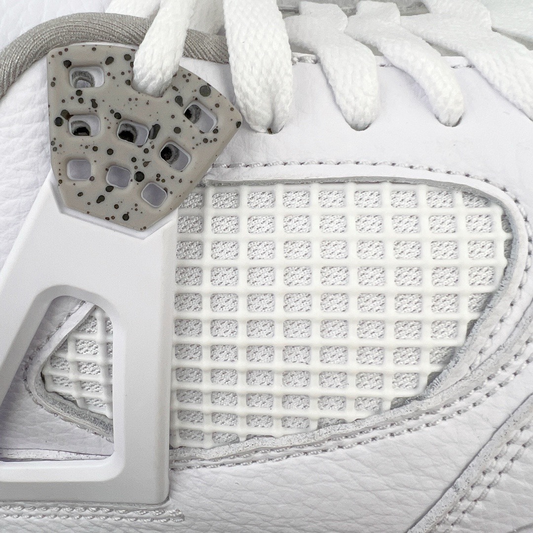 图片[15]-＃KZ神版福利回馈 Air Jordan AJ4 Retro 白灰奥利奥 CT8527-100 独家外贸特供尺码含 45.5 49.5 50.5 国内外口碑最好最推荐的产品 市场中端王者 亲自操刀耗时半年巨作 全套原纸板楦头开发 确保原汁原味 完美呈现四代版型 一比一鞋头弧度高度鞋身弧度 此版本只针对中端市场 皮料材质有所更替 其他数据细节工艺流程均保持一致 绝不口嗨 细节品控鞋型随意秒杀市面3XX 4XX 原厂TPU网格鞋带扣 正确内里网布 菱角分明不变形无多余毛边 柔软性质感一致于原鞋 市场唯一原厂鞋扣模具 背面可见隐藏注塑口 原厂织唛标 原厂飞人电绣工艺 尾指中部跳三针 独家绑鞋带手法 印刷中底布 四线拉帮 米色美纹纸贴合固定 进口港宝加持 后跟自然饱满 全鞋荧光划线卡点 追求极致完美 每一双都是工艺品 多重QC质检 超越公司货的品控标准 实实在在的免检产品 尺码：40 40.5 41 42 42.5 43 44 44.5 45 45.5 46 47.5 48.5 49.5 50.5-选品中心