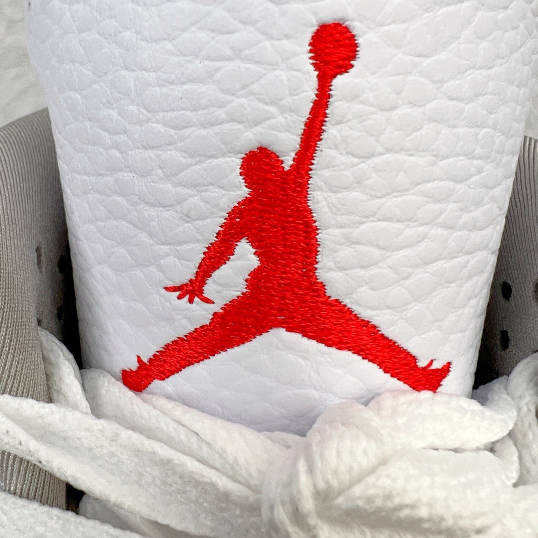 图片[18]-＃KZ神版福利回馈 Air Jordan AJ4 Retro 白灰奥利奥 CT8527-100 独家外贸特供尺码含 45.5 49.5 50.5 国内外口碑最好最推荐的产品 市场中端王者 亲自操刀耗时半年巨作 全套原纸板楦头开发 确保原汁原味 完美呈现四代版型 一比一鞋头弧度高度鞋身弧度 此版本只针对中端市场 皮料材质有所更替 其他数据细节工艺流程均保持一致 绝不口嗨 细节品控鞋型随意秒杀市面3XX 4XX 原厂TPU网格鞋带扣 正确内里网布 菱角分明不变形无多余毛边 柔软性质感一致于原鞋 市场唯一原厂鞋扣模具 背面可见隐藏注塑口 原厂织唛标 原厂飞人电绣工艺 尾指中部跳三针 独家绑鞋带手法 印刷中底布 四线拉帮 米色美纹纸贴合固定 进口港宝加持 后跟自然饱满 全鞋荧光划线卡点 追求极致完美 每一双都是工艺品 多重QC质检 超越公司货的品控标准 实实在在的免检产品 尺码：40 40.5 41 42 42.5 43 44 44.5 45 45.5 46 47.5 48.5 49.5 50.5-选品中心