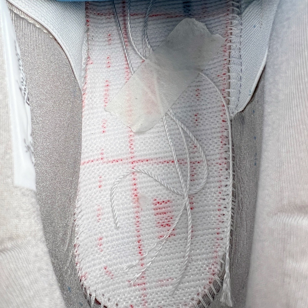 图片[11]-＃KZ神版福利回馈 Air Jordan AJ4 Retro 白灰奥利奥 CT8527-100 独家外贸特供尺码含 45.5 49.5 50.5 国内外口碑最好最推荐的产品 市场中端王者 亲自操刀耗时半年巨作 全套原纸板楦头开发 确保原汁原味 完美呈现四代版型 一比一鞋头弧度高度鞋身弧度 此版本只针对中端市场 皮料材质有所更替 其他数据细节工艺流程均保持一致 绝不口嗨 细节品控鞋型随意秒杀市面3XX 4XX 原厂TPU网格鞋带扣 正确内里网布 菱角分明不变形无多余毛边 柔软性质感一致于原鞋 市场唯一原厂鞋扣模具 背面可见隐藏注塑口 原厂织唛标 原厂飞人电绣工艺 尾指中部跳三针 独家绑鞋带手法 印刷中底布 四线拉帮 米色美纹纸贴合固定 进口港宝加持 后跟自然饱满 全鞋荧光划线卡点 追求极致完美 每一双都是工艺品 多重QC质检 超越公司货的品控标准 实实在在的免检产品 尺码：40 40.5 41 42 42.5 43 44 44.5 45 45.5 46 47.5 48.5 49.5 50.5-选品中心