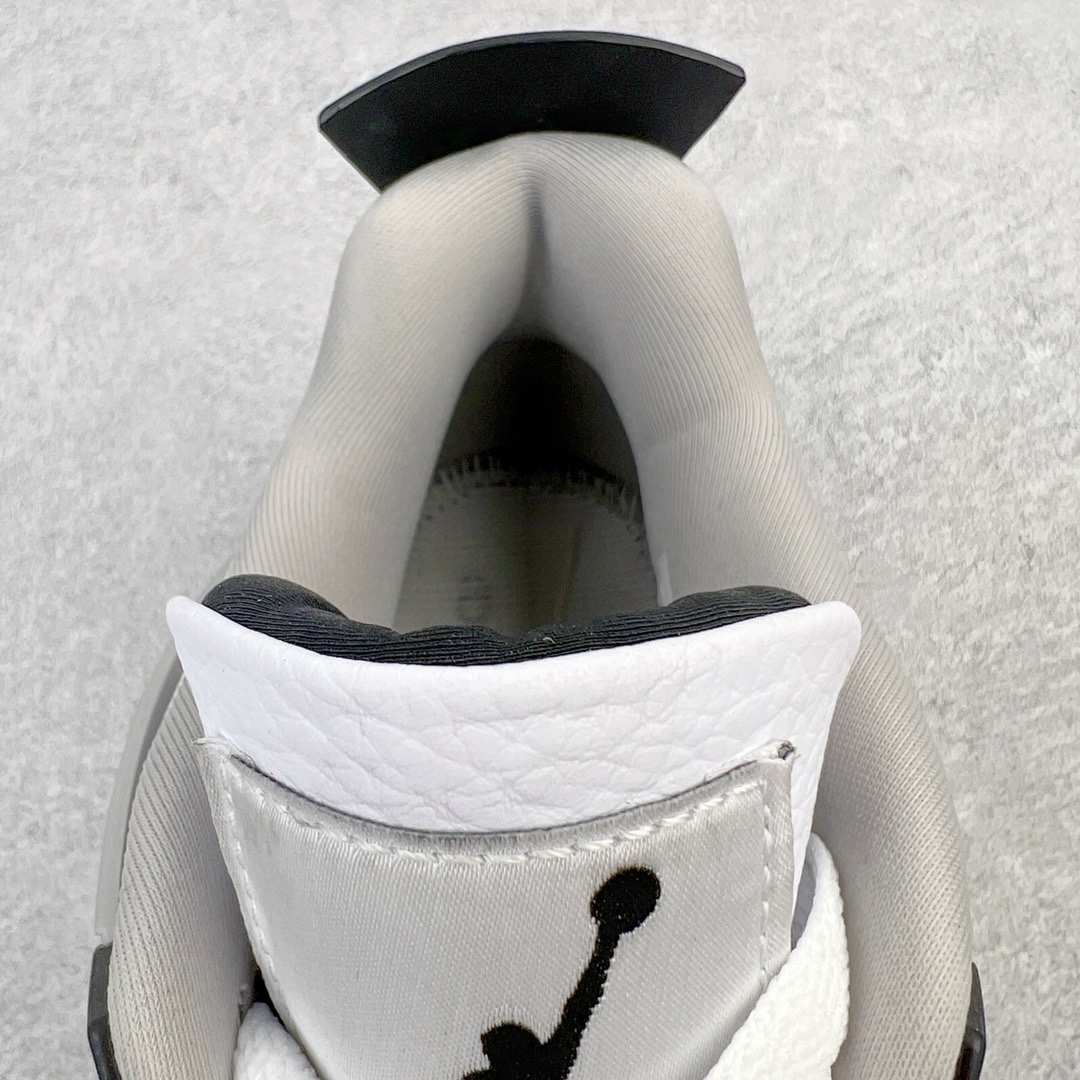 图片[15]-＃KZ神版福利回馈 Air Jordan AJ4 Retro 小白水泥 DH6927-111 独家外贸特供尺码含 45.5 49.5 50.5 国内外口碑最好最推荐的产品 市场中端王者 亲自操刀耗时半年巨作 全套原纸板楦头开发 确保原汁原味 完美呈现四代版型 一比一鞋头弧度高度鞋身弧度 此版本只针对中端市场 皮料材质有所更替 其他数据细节工艺流程均保持一致 绝不口嗨 细节品控鞋型随意秒杀市面3XX 4XX 原厂TPU网格鞋带扣 正确内里网布 菱角分明不变形无多余毛边 柔软性质感一致于原鞋 市场唯一原厂鞋扣模具 背面可见隐藏注塑口 原厂织唛标 原厂飞人电绣工艺 尾指中部跳三针 独家绑鞋带手法 印刷中底布 四线拉帮 米色美纹纸贴合固定 进口港宝加持 后跟自然饱满 全鞋荧光划线卡点 追求极致完美 每一双都是工艺品 多重QC质检 超越公司货的品控标准 实实在在的免检产品 尺码：40 40.5 41 42 42.5 43 44 44.5 45 45.5 46 47.5 48.5 49.5 50.5-选品中心