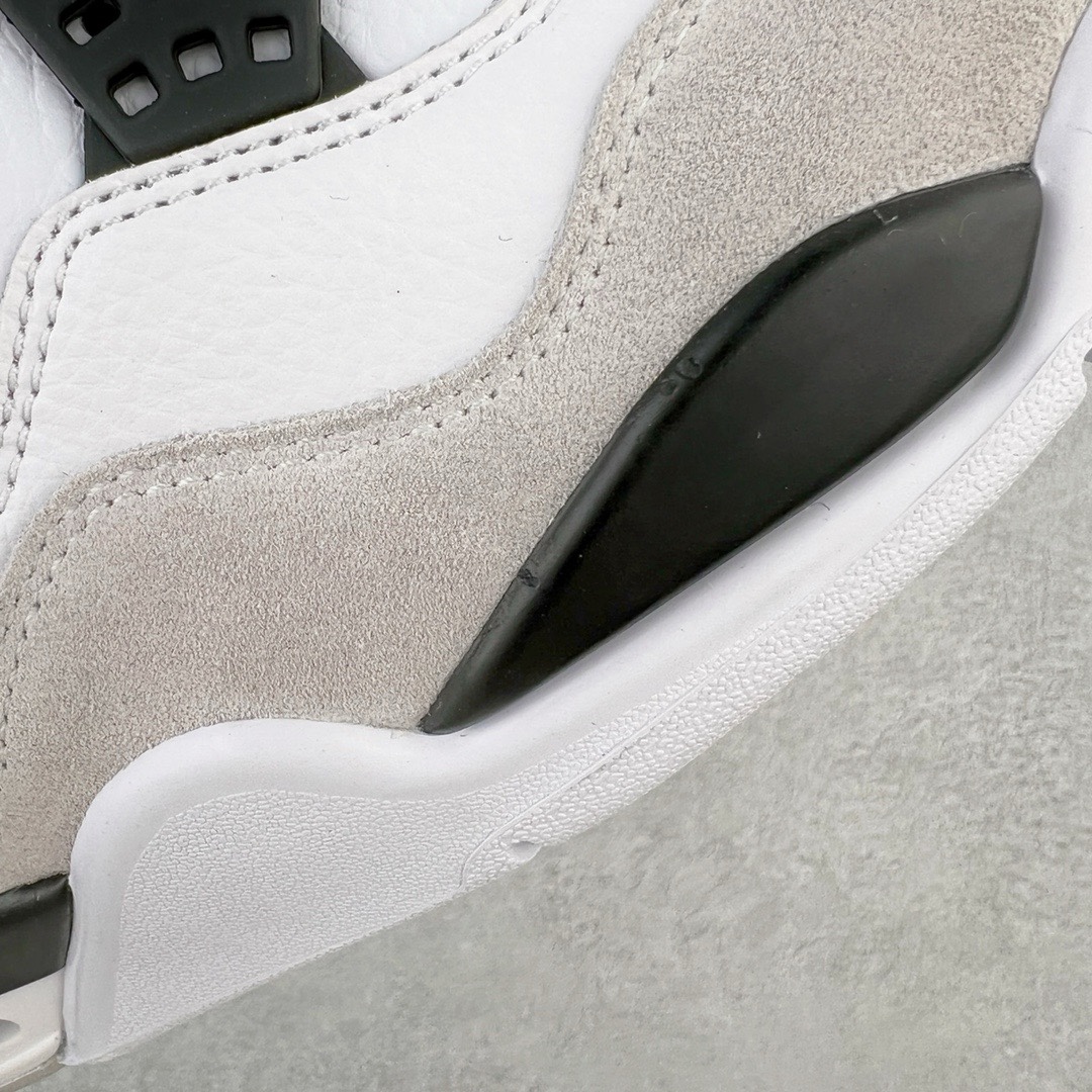 图片[11]-＃KZ神版福利回馈 Air Jordan AJ4 Retro 小白水泥 DH6927-111 独家外贸特供尺码含 45.5 49.5 50.5 国内外口碑最好最推荐的产品 市场中端王者 亲自操刀耗时半年巨作 全套原纸板楦头开发 确保原汁原味 完美呈现四代版型 一比一鞋头弧度高度鞋身弧度 此版本只针对中端市场 皮料材质有所更替 其他数据细节工艺流程均保持一致 绝不口嗨 细节品控鞋型随意秒杀市面3XX 4XX 原厂TPU网格鞋带扣 正确内里网布 菱角分明不变形无多余毛边 柔软性质感一致于原鞋 市场唯一原厂鞋扣模具 背面可见隐藏注塑口 原厂织唛标 原厂飞人电绣工艺 尾指中部跳三针 独家绑鞋带手法 印刷中底布 四线拉帮 米色美纹纸贴合固定 进口港宝加持 后跟自然饱满 全鞋荧光划线卡点 追求极致完美 每一双都是工艺品 多重QC质检 超越公司货的品控标准 实实在在的免检产品 尺码：40 40.5 41 42 42.5 43 44 44.5 45 45.5 46 47.5 48.5 49.5 50.5-选品中心