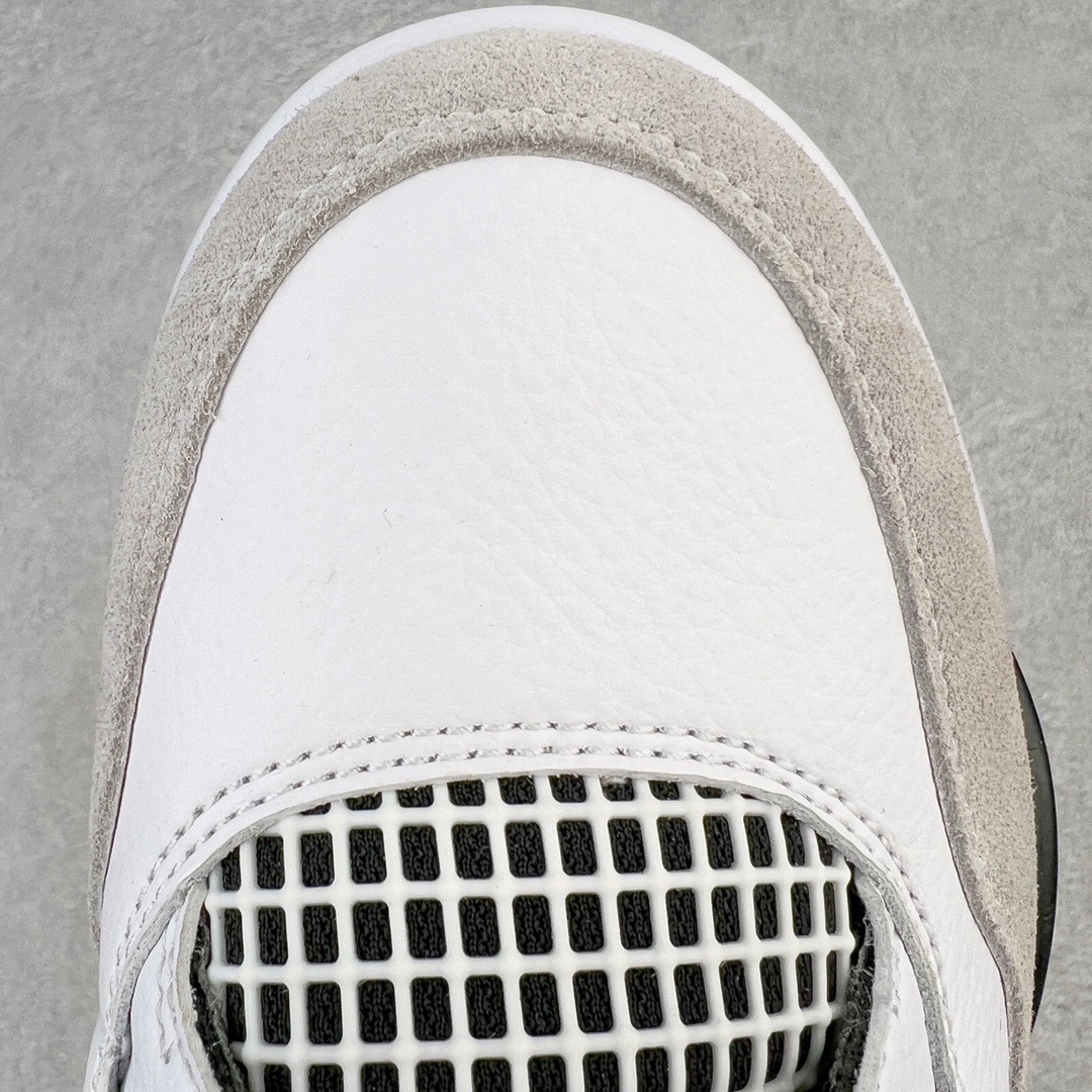 图片[13]-＃KZ神版福利回馈 Air Jordan AJ4 Retro 小白水泥 DH6927-111 独家外贸特供尺码含 45.5 49.5 50.5 国内外口碑最好最推荐的产品 市场中端王者 亲自操刀耗时半年巨作 全套原纸板楦头开发 确保原汁原味 完美呈现四代版型 一比一鞋头弧度高度鞋身弧度 此版本只针对中端市场 皮料材质有所更替 其他数据细节工艺流程均保持一致 绝不口嗨 细节品控鞋型随意秒杀市面3XX 4XX 原厂TPU网格鞋带扣 正确内里网布 菱角分明不变形无多余毛边 柔软性质感一致于原鞋 市场唯一原厂鞋扣模具 背面可见隐藏注塑口 原厂织唛标 原厂飞人电绣工艺 尾指中部跳三针 独家绑鞋带手法 印刷中底布 四线拉帮 米色美纹纸贴合固定 进口港宝加持 后跟自然饱满 全鞋荧光划线卡点 追求极致完美 每一双都是工艺品 多重QC质检 超越公司货的品控标准 实实在在的免检产品 尺码：40 40.5 41 42 42.5 43 44 44.5 45 45.5 46 47.5 48.5 49.5 50.5-选品中心