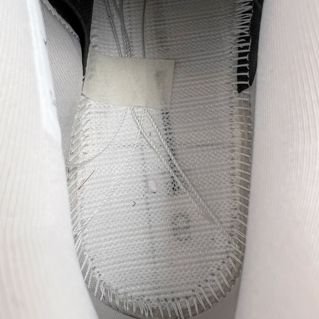 图片[17]-＃KZ神版福利回馈 Air Jordan AJ4 Retro 小白水泥 DH6927-111 独家外贸特供尺码含 45.5 49.5 50.5 国内外口碑最好最推荐的产品 市场中端王者 亲自操刀耗时半年巨作 全套原纸板楦头开发 确保原汁原味 完美呈现四代版型 一比一鞋头弧度高度鞋身弧度 此版本只针对中端市场 皮料材质有所更替 其他数据细节工艺流程均保持一致 绝不口嗨 细节品控鞋型随意秒杀市面3XX 4XX 原厂TPU网格鞋带扣 正确内里网布 菱角分明不变形无多余毛边 柔软性质感一致于原鞋 市场唯一原厂鞋扣模具 背面可见隐藏注塑口 原厂织唛标 原厂飞人电绣工艺 尾指中部跳三针 独家绑鞋带手法 印刷中底布 四线拉帮 米色美纹纸贴合固定 进口港宝加持 后跟自然饱满 全鞋荧光划线卡点 追求极致完美 每一双都是工艺品 多重QC质检 超越公司货的品控标准 实实在在的免检产品 尺码：40 40.5 41 42 42.5 43 44 44.5 45 45.5 46 47.5 48.5 49.5 50.5-选品中心