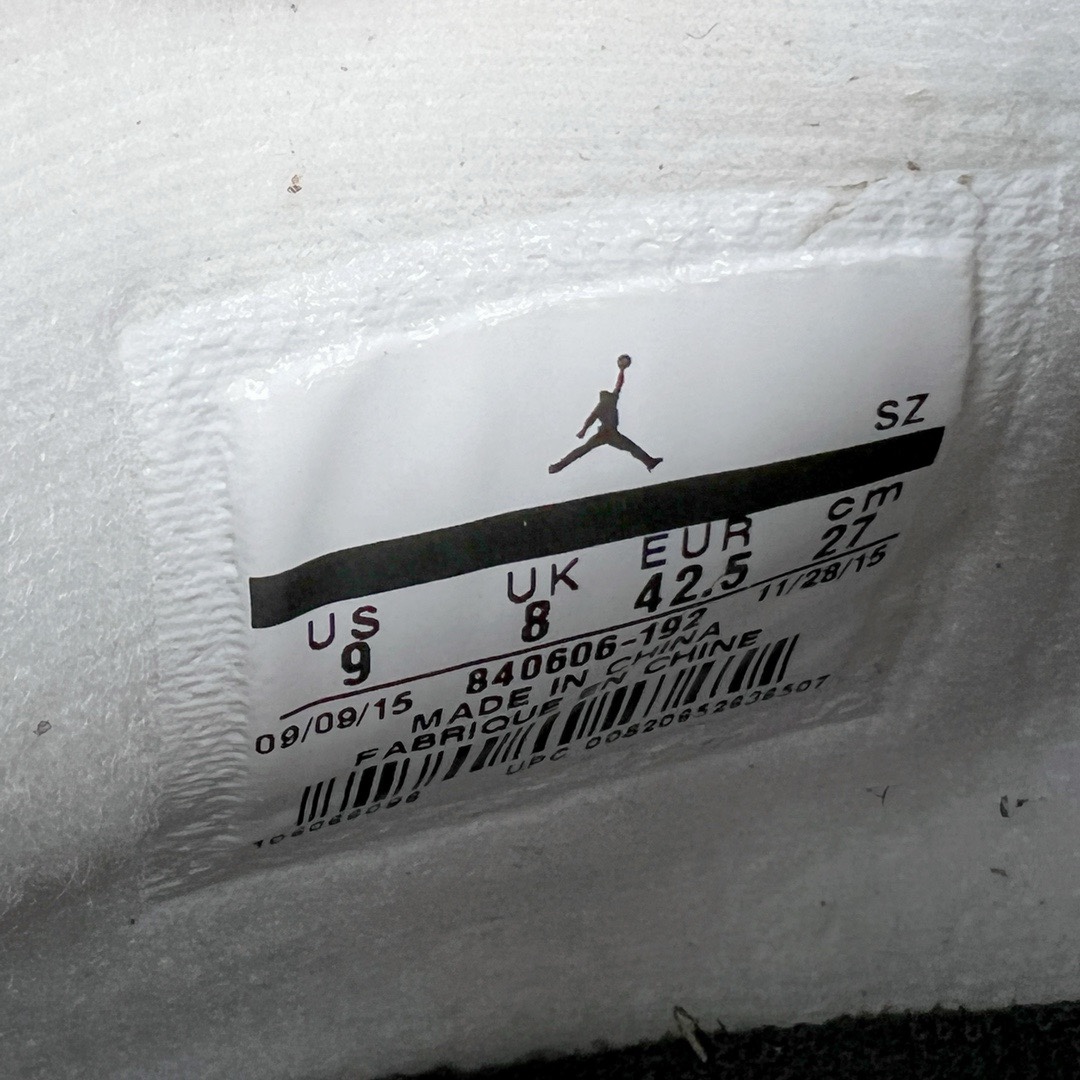 图片[18]-＃KZ神版福利回馈‼️ Air Jordan AJ4 Retro 白水泥 840606-190 独家外贸特供尺码含 45.5 49.5 50.5 国内外口碑最好最推荐的产品 市场中端王者 亲自操刀耗时半年巨作 全套原纸板楦头开发 确保原汁原味 完美呈现四代版型 一比一鞋头弧度高度鞋身弧度 此版本只针对中端市场 皮料材质有所更替 其他数据细节工艺流程均保持一致 绝不口嗨 细节品控鞋型随意秒杀市面3XX 4XX 原厂TPU网格鞋带扣 正确内里网布 菱角分明不变形无多余毛边 柔软性质感一致于原鞋 市场唯一原厂鞋扣模具 背面可见隐藏注塑口 原厂织唛标 原厂飞人电绣工艺 尾指中部跳三针 独家绑鞋带手法 印刷中底布 四线拉帮 米色美纹纸贴合固定 进口港宝加持 后跟自然饱满 全鞋荧光划线卡点 追求极致完美 每一双都是工艺品 多重QC质检 超越公司货的品控标准 实实在在的免检产品 尺码：40 40.5 41 42 42.5 43 44 44.5 45 45.5 46 47.5 48.5 49.5 50.5-选品中心