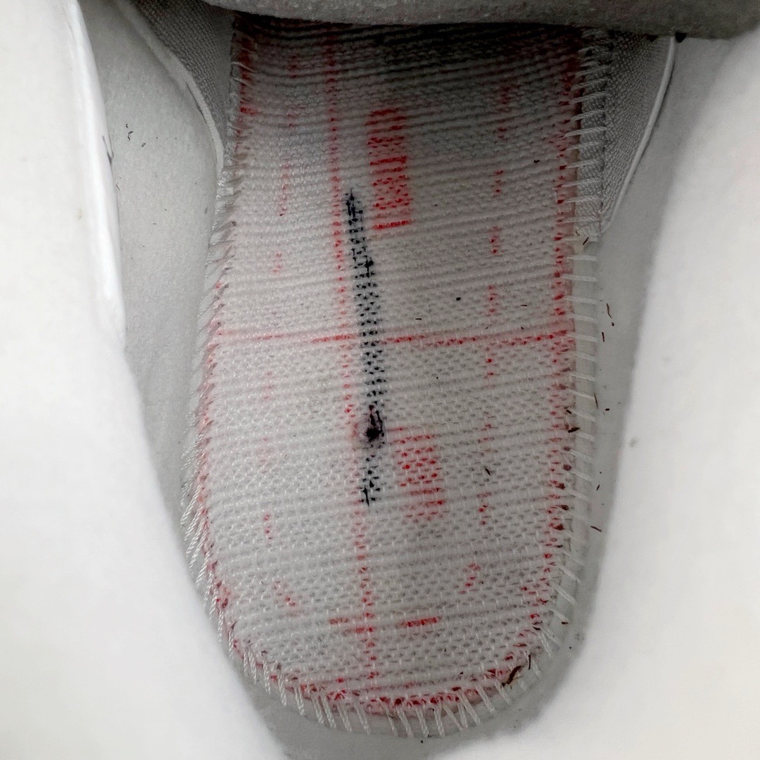 图片[17]-＃KZ神版福利回馈‼️ Air Jordan AJ4 Retro 白水泥 840606-190 独家外贸特供尺码含 45.5 49.5 50.5 国内外口碑最好最推荐的产品 市场中端王者 亲自操刀耗时半年巨作 全套原纸板楦头开发 确保原汁原味 完美呈现四代版型 一比一鞋头弧度高度鞋身弧度 此版本只针对中端市场 皮料材质有所更替 其他数据细节工艺流程均保持一致 绝不口嗨 细节品控鞋型随意秒杀市面3XX 4XX 原厂TPU网格鞋带扣 正确内里网布 菱角分明不变形无多余毛边 柔软性质感一致于原鞋 市场唯一原厂鞋扣模具 背面可见隐藏注塑口 原厂织唛标 原厂飞人电绣工艺 尾指中部跳三针 独家绑鞋带手法 印刷中底布 四线拉帮 米色美纹纸贴合固定 进口港宝加持 后跟自然饱满 全鞋荧光划线卡点 追求极致完美 每一双都是工艺品 多重QC质检 超越公司货的品控标准 实实在在的免检产品 尺码：40 40.5 41 42 42.5 43 44 44.5 45 45.5 46 47.5 48.5 49.5 50.5-选品中心