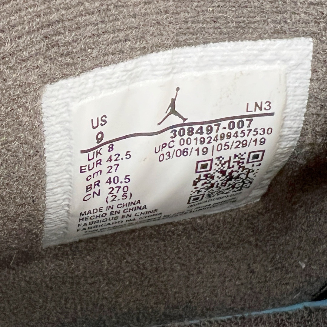 图片[14]-＃KZ神版福利回馈 Air Jordan AJ4 Retro \\\”Cool Grey\\\” 老鼠灰 酷灰 货号：308497-007 独家外贸特供尺码含 45.5 49.5 50.5 国内外口碑最好最推荐的产品 市场中端王者 亲自操刀耗时半年巨作 全套原纸板楦头开发 确保原汁原味 完美呈现四代版型 一比一鞋头弧度高度鞋身弧度 此版本只针对中端市场 皮料材质有所更替 其他数据细节工艺流程均保持一致 绝不口嗨 细节品控鞋型随意秒杀市面3XX 4XX 原厂TPU网格鞋带扣 正确内里网布 菱角分明不变形无多余毛边 柔软性质感一致于原鞋 市场唯一原厂鞋扣模具 背面可见隐藏注塑口 原厂织唛标 原厂飞人电绣工艺 尾指中部跳三针 独家绑鞋带手法 印刷中底布 四线拉帮 米色美纹纸贴合固定 进口港宝加持 后跟自然饱满 全鞋荧光划线卡点 追求极致完美 每一双都是工艺品 多重QC质检 超越公司货的品控标准 实实在在的免检产品 尺码：40 40.5 41 42 42.5 43 44 44.5 45 45.5 46 47.5 48.5 49.5 50.5-选品中心