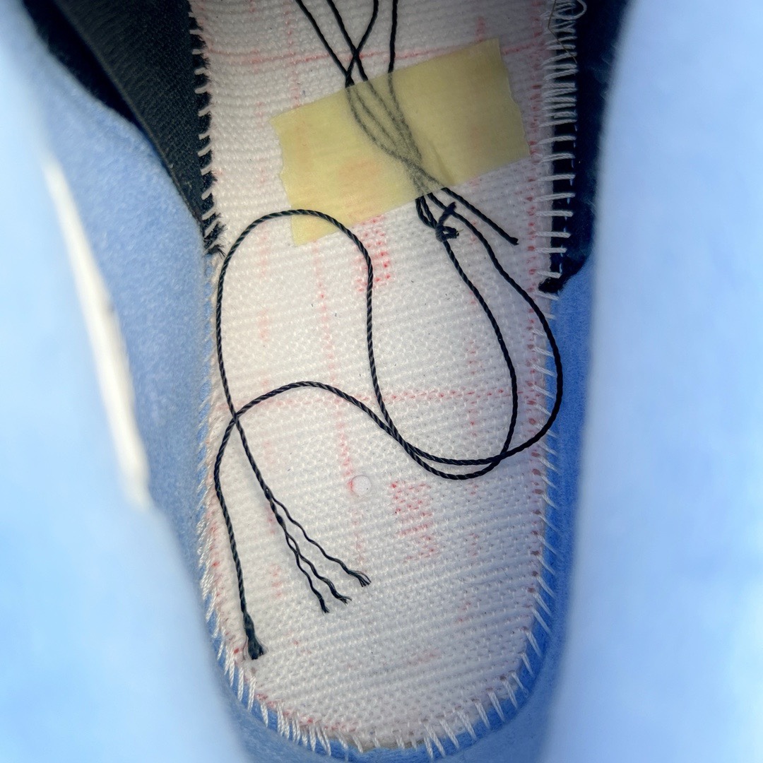 图片[17]-＃KZ神版 Air Jordan AJ4 Retro SE \\\”University Blue\\\” 大学蓝 CT8527-400 独家外贸特供尺码含 45.5 49.5 50.5 国内外口碑最好最推荐的产品 市场中端王者 亲自操刀耗时半年巨作 全套原纸板楦头开发 确保原汁原味 完美呈现四代版型 一比一鞋头弧度高度鞋身弧度 此版本只针对中端市场 皮料材质有所更替 其他数据细节工艺流程均保持一致 绝不口嗨 细节品控鞋型随意秒杀市面3XX 4XX 原厂TPU网格鞋带扣 正确内里网布 菱角分明不变形无多余毛边 柔软性质感一致于原鞋 市场唯一原厂鞋扣模具 背面可见隐藏注塑口 原厂织唛标 原厂飞人电绣工艺 尾指中部跳三针 独家绑鞋带手法 印刷中底布 四线拉帮 米色美纹纸贴合固定 进口港宝加持 后跟自然饱满 全鞋荧光划线卡点 追求极致完美 每一双都是工艺品 多重QC质检 超越公司货的品控标准 实实在在的免检产品 尺码：40 40.5 41 42 42.5 43 44 44.5 45 45.5 46 47.5 48.5 49.5 50.5-选品中心