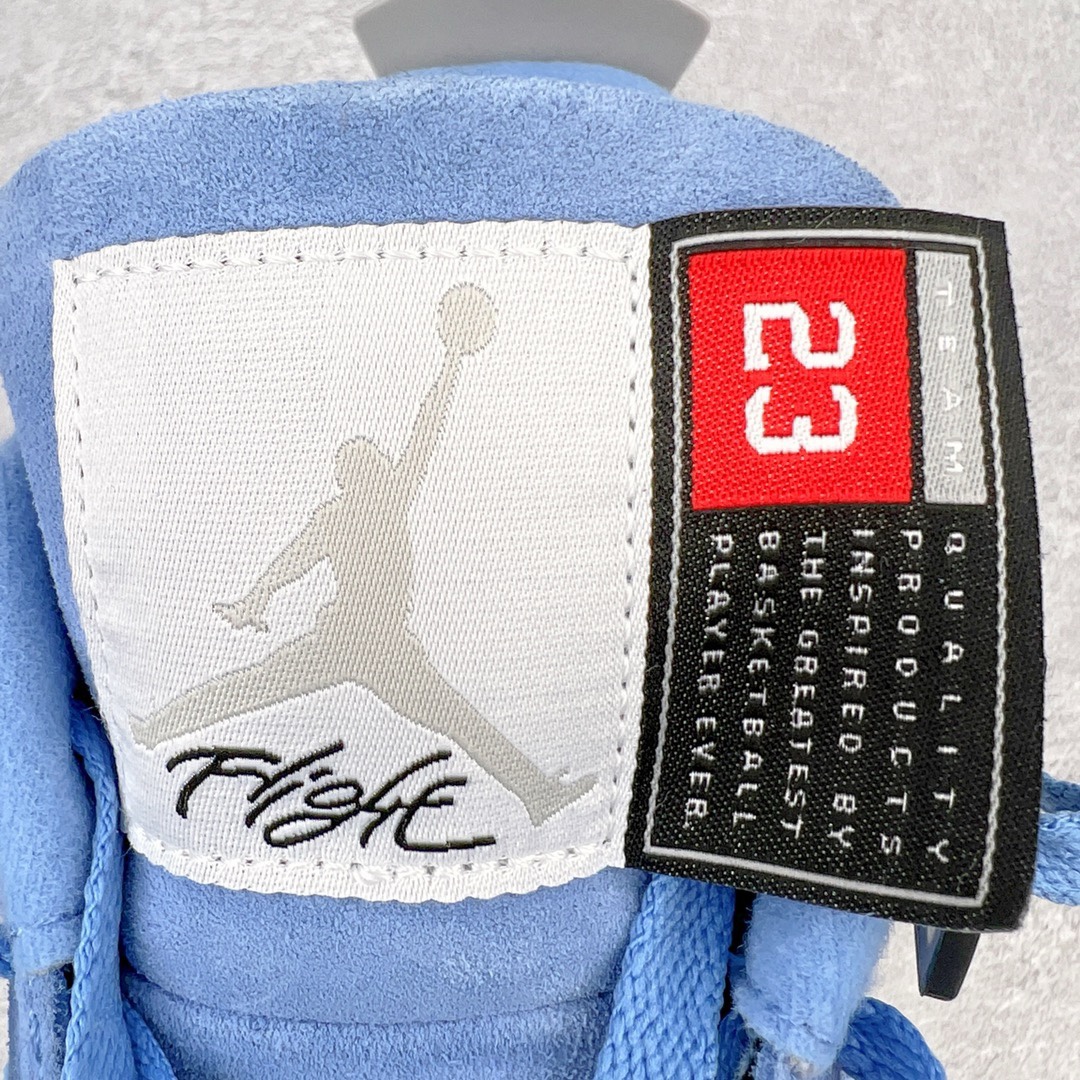图片[15]-＃KZ神版 Air Jordan AJ4 Retro SE \\\”University Blue\\\” 大学蓝 CT8527-400 独家外贸特供尺码含 45.5 49.5 50.5 国内外口碑最好最推荐的产品 市场中端王者 亲自操刀耗时半年巨作 全套原纸板楦头开发 确保原汁原味 完美呈现四代版型 一比一鞋头弧度高度鞋身弧度 此版本只针对中端市场 皮料材质有所更替 其他数据细节工艺流程均保持一致 绝不口嗨 细节品控鞋型随意秒杀市面3XX 4XX 原厂TPU网格鞋带扣 正确内里网布 菱角分明不变形无多余毛边 柔软性质感一致于原鞋 市场唯一原厂鞋扣模具 背面可见隐藏注塑口 原厂织唛标 原厂飞人电绣工艺 尾指中部跳三针 独家绑鞋带手法 印刷中底布 四线拉帮 米色美纹纸贴合固定 进口港宝加持 后跟自然饱满 全鞋荧光划线卡点 追求极致完美 每一双都是工艺品 多重QC质检 超越公司货的品控标准 实实在在的免检产品 尺码：40 40.5 41 42 42.5 43 44 44.5 45 45.5 46 47.5 48.5 49.5 50.5-选品中心