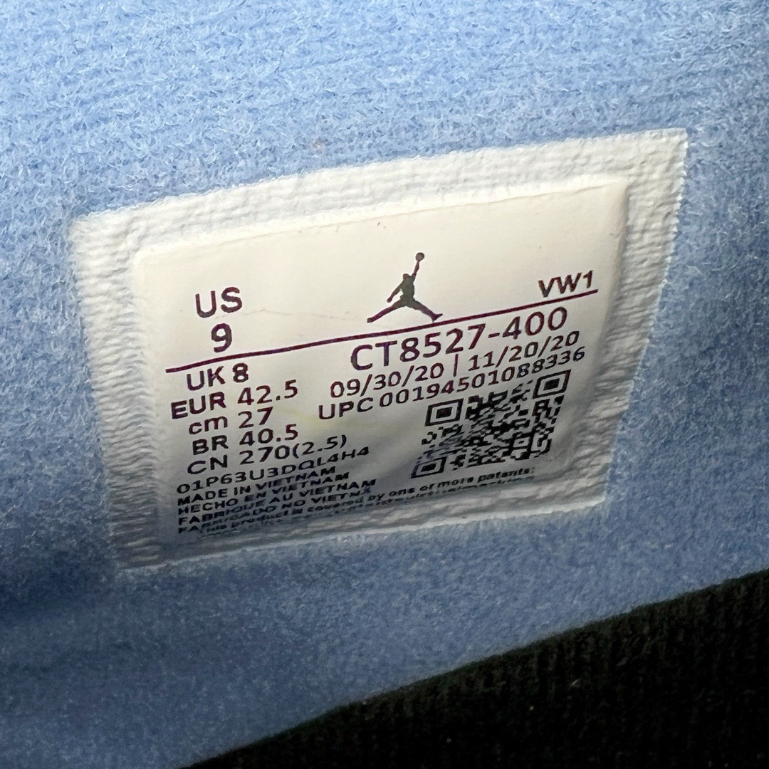 图片[16]-＃KZ神版 Air Jordan AJ4 Retro SE \\\”University Blue\\\” 大学蓝 CT8527-400 独家外贸特供尺码含 45.5 49.5 50.5 国内外口碑最好最推荐的产品 市场中端王者 亲自操刀耗时半年巨作 全套原纸板楦头开发 确保原汁原味 完美呈现四代版型 一比一鞋头弧度高度鞋身弧度 此版本只针对中端市场 皮料材质有所更替 其他数据细节工艺流程均保持一致 绝不口嗨 细节品控鞋型随意秒杀市面3XX 4XX 原厂TPU网格鞋带扣 正确内里网布 菱角分明不变形无多余毛边 柔软性质感一致于原鞋 市场唯一原厂鞋扣模具 背面可见隐藏注塑口 原厂织唛标 原厂飞人电绣工艺 尾指中部跳三针 独家绑鞋带手法 印刷中底布 四线拉帮 米色美纹纸贴合固定 进口港宝加持 后跟自然饱满 全鞋荧光划线卡点 追求极致完美 每一双都是工艺品 多重QC质检 超越公司货的品控标准 实实在在的免检产品 尺码：40 40.5 41 42 42.5 43 44 44.5 45 45.5 46 47.5 48.5 49.5 50.5-选品中心