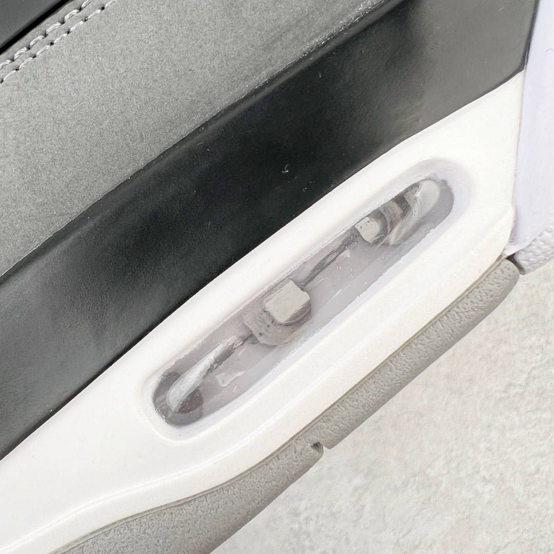 图片[12]-＃KZ神版福利回馈 Air Jordan AJ4 \\\”Infrared\\\”红外线 DH6927-061 独家外贸特供尺码含 45.5 49.5 50.5 国内外口碑最好最推荐的产品 市场中端王者 亲自操刀耗时半年巨作 全套原纸板楦头开发 确保原汁原味 完美呈现四代版型 一比一鞋头弧度高度鞋身弧度 此版本只针对中端市场 皮料材质有所更替 其他数据细节工艺流程均保持一致 绝不口嗨 细节品控鞋型随意秒杀市面3XX 4XX 原厂TPU网格鞋带扣 正确内里网布 菱角分明不变形无多余毛边 柔软性质感一致于原鞋 市场唯一原厂鞋扣模具 背面可见隐藏注塑口 原厂织唛标 原厂飞人电绣工艺 尾指中部跳三针 独家绑鞋带手法 印刷中底布 四线拉帮 米色美纹纸贴合固定 进口港宝加持 后跟自然饱满 全鞋荧光划线卡点 追求极致完美 每一双都是工艺品 多重QC质检 超越公司货的品控标准 实实在在的免检产品 尺码：40 40.5 41 42 42.5 43 44 44.5 45 45.5 46 47.5 48.5 49.5 50.5-选品中心