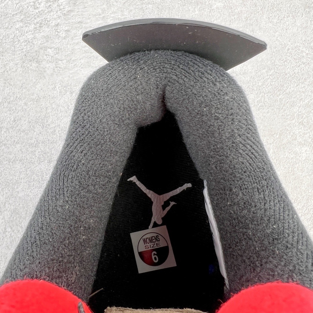 图片[13]-＃KZ神版福利回馈 Air Jordan AJ4 \\\”Infrared\\\”红外线 DH6927-061 独家外贸特供尺码含 45.5 49.5 50.5 国内外口碑最好最推荐的产品 市场中端王者 亲自操刀耗时半年巨作 全套原纸板楦头开发 确保原汁原味 完美呈现四代版型 一比一鞋头弧度高度鞋身弧度 此版本只针对中端市场 皮料材质有所更替 其他数据细节工艺流程均保持一致 绝不口嗨 细节品控鞋型随意秒杀市面3XX 4XX 原厂TPU网格鞋带扣 正确内里网布 菱角分明不变形无多余毛边 柔软性质感一致于原鞋 市场唯一原厂鞋扣模具 背面可见隐藏注塑口 原厂织唛标 原厂飞人电绣工艺 尾指中部跳三针 独家绑鞋带手法 印刷中底布 四线拉帮 米色美纹纸贴合固定 进口港宝加持 后跟自然饱满 全鞋荧光划线卡点 追求极致完美 每一双都是工艺品 多重QC质检 超越公司货的品控标准 实实在在的免检产品 尺码：40 40.5 41 42 42.5 43 44 44.5 45 45.5 46 47.5 48.5 49.5 50.5-选品中心