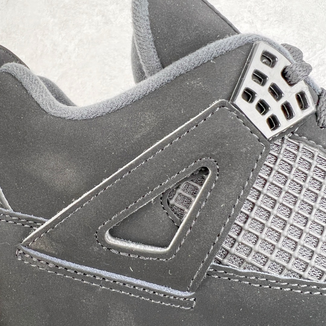图片[17]-＃KZ神版福利回馈 Air Jordan AJ4 Retro 黑猫 CU1110-010 独家外贸特供尺码含 45.5 49.5 50.5 国内外口碑最好最推荐的产品 市场中端王者 亲自操刀耗时半年巨作 全套原纸板楦头开发 确保原汁原味 完美呈现四代版型 一比一鞋头弧度高度鞋身弧度 此版本只针对中端市场 皮料材质有所更替 其他数据细节工艺流程均保持一致 绝不口嗨 细节品控鞋型随意秒杀市面3XX 4XX 原厂TPU网格鞋带扣 正确内里网布 菱角分明不变形无多余毛边 柔软性质感一致于原鞋 市场唯一原厂鞋扣模具 背面可见隐藏注塑口 原厂织唛标 原厂飞人电绣工艺 尾指中部跳三针 独家绑鞋带手法 印刷中底布 四线拉帮 米色美纹纸贴合固定 进口港宝加持 后跟自然饱满 全鞋荧光划线卡点 追求极致完美 每一双都是工艺品 多重QC质检 超越公司货的品控标准 实实在在的免检产品 尺码：40 40.5 41 42 42.5 43 44 44.5 45 45.5 46 47.5 48.5 49.5 50.5-选品中心