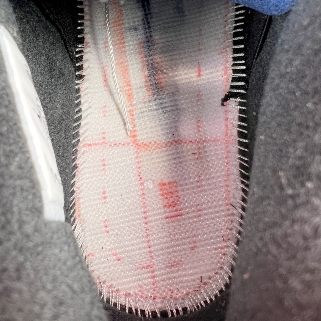 图片[10]-＃KZ神版福利回馈 Air Jordan AJ4 Retro 黑猫 CU1110-010 独家外贸特供尺码含 45.5 49.5 50.5 国内外口碑最好最推荐的产品 市场中端王者 亲自操刀耗时半年巨作 全套原纸板楦头开发 确保原汁原味 完美呈现四代版型 一比一鞋头弧度高度鞋身弧度 此版本只针对中端市场 皮料材质有所更替 其他数据细节工艺流程均保持一致 绝不口嗨 细节品控鞋型随意秒杀市面3XX 4XX 原厂TPU网格鞋带扣 正确内里网布 菱角分明不变形无多余毛边 柔软性质感一致于原鞋 市场唯一原厂鞋扣模具 背面可见隐藏注塑口 原厂织唛标 原厂飞人电绣工艺 尾指中部跳三针 独家绑鞋带手法 印刷中底布 四线拉帮 米色美纹纸贴合固定 进口港宝加持 后跟自然饱满 全鞋荧光划线卡点 追求极致完美 每一双都是工艺品 多重QC质检 超越公司货的品控标准 实实在在的免检产品 尺码：40 40.5 41 42 42.5 43 44 44.5 45 45.5 46 47.5 48.5 49.5 50.5-选品中心