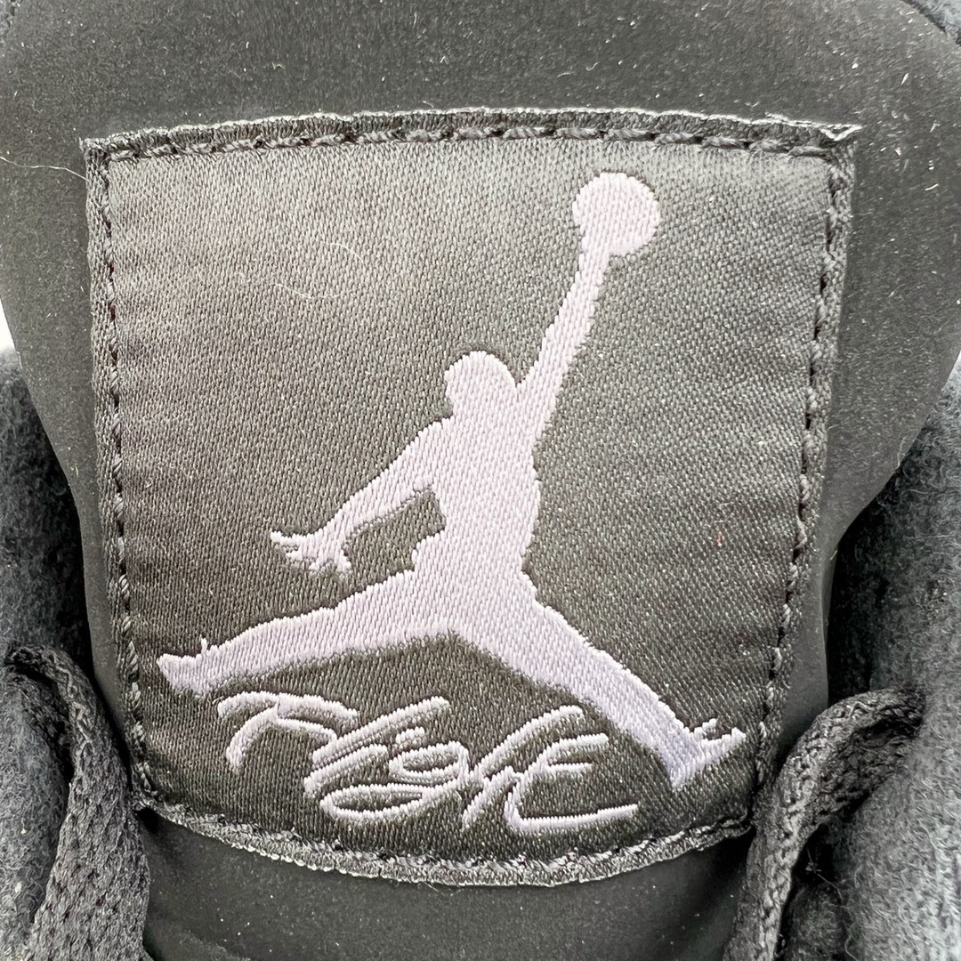图片[14]-＃KZ神版福利回馈 Air Jordan AJ4 Retro 黑猫 CU1110-010 独家外贸特供尺码含 45.5 49.5 50.5 国内外口碑最好最推荐的产品 市场中端王者 亲自操刀耗时半年巨作 全套原纸板楦头开发 确保原汁原味 完美呈现四代版型 一比一鞋头弧度高度鞋身弧度 此版本只针对中端市场 皮料材质有所更替 其他数据细节工艺流程均保持一致 绝不口嗨 细节品控鞋型随意秒杀市面3XX 4XX 原厂TPU网格鞋带扣 正确内里网布 菱角分明不变形无多余毛边 柔软性质感一致于原鞋 市场唯一原厂鞋扣模具 背面可见隐藏注塑口 原厂织唛标 原厂飞人电绣工艺 尾指中部跳三针 独家绑鞋带手法 印刷中底布 四线拉帮 米色美纹纸贴合固定 进口港宝加持 后跟自然饱满 全鞋荧光划线卡点 追求极致完美 每一双都是工艺品 多重QC质检 超越公司货的品控标准 实实在在的免检产品 尺码：40 40.5 41 42 42.5 43 44 44.5 45 45.5 46 47.5 48.5 49.5 50.5-选品中心