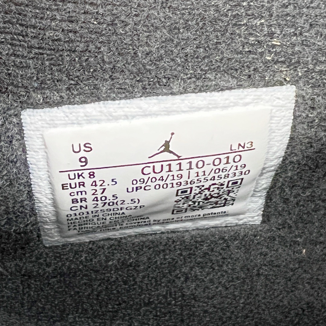 图片[16]-＃KZ神版福利回馈 Air Jordan AJ4 Retro 黑猫 CU1110-010 独家外贸特供尺码含 45.5 49.5 50.5 国内外口碑最好最推荐的产品 市场中端王者 亲自操刀耗时半年巨作 全套原纸板楦头开发 确保原汁原味 完美呈现四代版型 一比一鞋头弧度高度鞋身弧度 此版本只针对中端市场 皮料材质有所更替 其他数据细节工艺流程均保持一致 绝不口嗨 细节品控鞋型随意秒杀市面3XX 4XX 原厂TPU网格鞋带扣 正确内里网布 菱角分明不变形无多余毛边 柔软性质感一致于原鞋 市场唯一原厂鞋扣模具 背面可见隐藏注塑口 原厂织唛标 原厂飞人电绣工艺 尾指中部跳三针 独家绑鞋带手法 印刷中底布 四线拉帮 米色美纹纸贴合固定 进口港宝加持 后跟自然饱满 全鞋荧光划线卡点 追求极致完美 每一双都是工艺品 多重QC质检 超越公司货的品控标准 实实在在的免检产品 尺码：40 40.5 41 42 42.5 43 44 44.5 45 45.5 46 47.5 48.5 49.5 50.5-选品中心