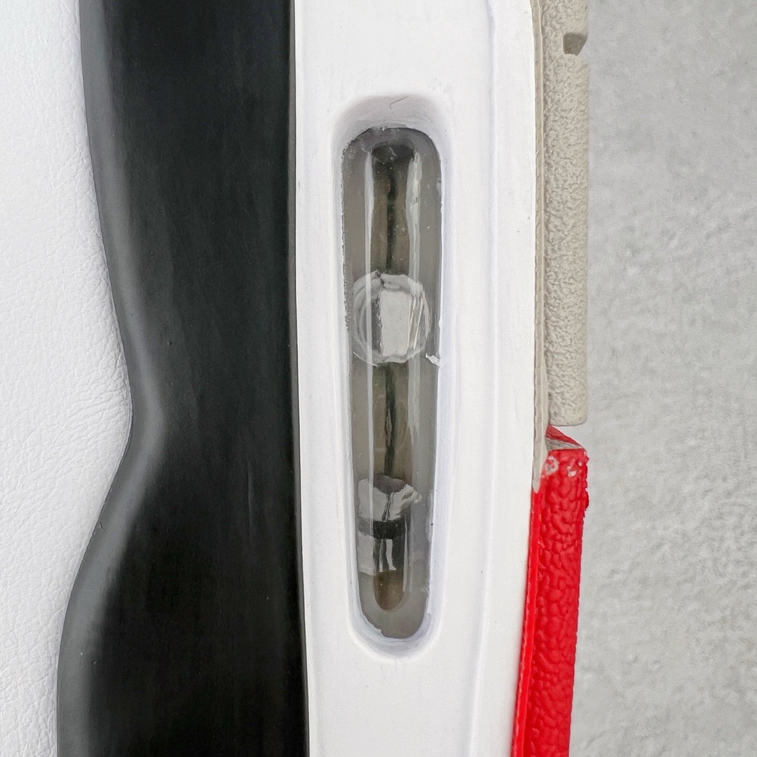 图片[15]-＃KZ神版福利回馈 Air Jordan AJ4 Retro \\\”Fire Red\\\” 火焰红 DC7770-160 独家外贸特供尺码含 45.5 49.5 50.5 国内外口碑最好最推荐的产品 市场中端王者 亲自操刀耗时半年巨作 全套原纸板楦头开发 确保原汁原味 完美呈现四代版型 一比一鞋头弧度高度鞋身弧度 此版本只针对中端市场 皮料材质有所更替 其他数据细节工艺流程均保持一致 绝不口嗨 细节品控鞋型随意秒杀市面3XX 4XX 原厂TPU网格鞋带扣 正确内里网布 菱角分明不变形无多余毛边 柔软性质感一致于原鞋 市场唯一原厂鞋扣模具 背面可见隐藏注塑口 原厂织唛标 原厂飞人电绣工艺 尾指中部跳三针 独家绑鞋带手法 印刷中底布 四线拉帮 米色美纹纸贴合固定 进口港宝加持 后跟自然饱满 全鞋荧光划线卡点 追求极致完美 每一双都是工艺品 多重QC质检 超越公司货的品控标准 实实在在的免检产品 尺码：40 40.5 41 42 42.5 43 44 44.5 45 45.5 46 47.5 48.5 49.5 50.5-选品中心