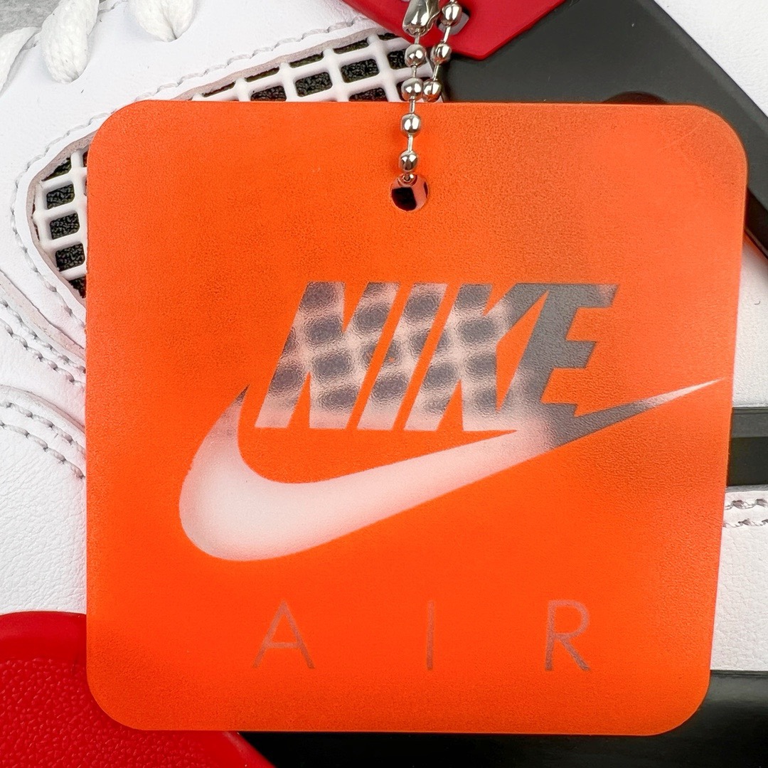 图片[16]-＃KZ神版福利回馈 Air Jordan AJ4 Retro \\\”Fire Red\\\” 火焰红 DC7770-160 独家外贸特供尺码含 45.5 49.5 50.5 国内外口碑最好最推荐的产品 市场中端王者 亲自操刀耗时半年巨作 全套原纸板楦头开发 确保原汁原味 完美呈现四代版型 一比一鞋头弧度高度鞋身弧度 此版本只针对中端市场 皮料材质有所更替 其他数据细节工艺流程均保持一致 绝不口嗨 细节品控鞋型随意秒杀市面3XX 4XX 原厂TPU网格鞋带扣 正确内里网布 菱角分明不变形无多余毛边 柔软性质感一致于原鞋 市场唯一原厂鞋扣模具 背面可见隐藏注塑口 原厂织唛标 原厂飞人电绣工艺 尾指中部跳三针 独家绑鞋带手法 印刷中底布 四线拉帮 米色美纹纸贴合固定 进口港宝加持 后跟自然饱满 全鞋荧光划线卡点 追求极致完美 每一双都是工艺品 多重QC质检 超越公司货的品控标准 实实在在的免检产品 尺码：40 40.5 41 42 42.5 43 44 44.5 45 45.5 46 47.5 48.5 49.5 50.5-选品中心