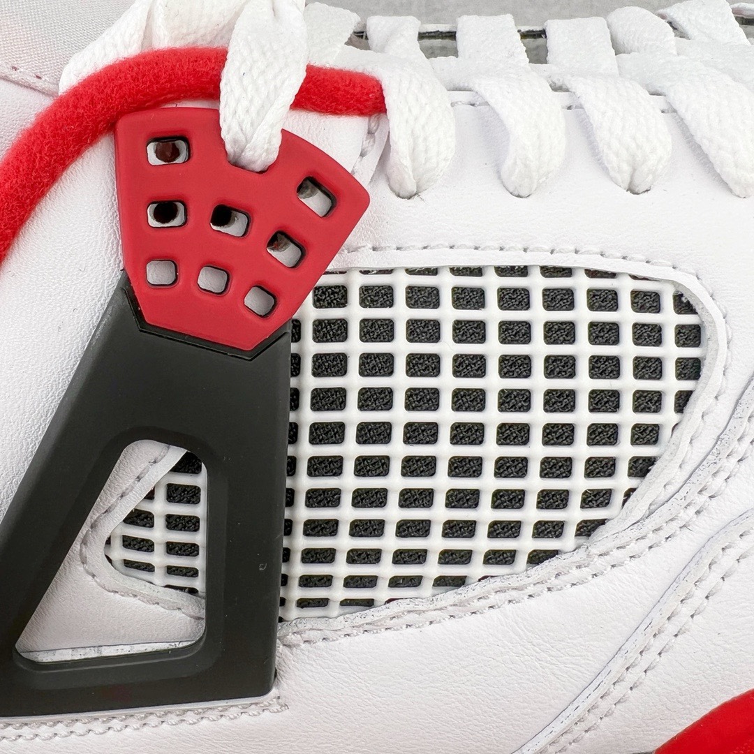 图片[11]-＃KZ神版福利回馈 Air Jordan AJ4 Retro \\\”Fire Red\\\” 火焰红 DC7770-160 独家外贸特供尺码含 45.5 49.5 50.5 国内外口碑最好最推荐的产品 市场中端王者 亲自操刀耗时半年巨作 全套原纸板楦头开发 确保原汁原味 完美呈现四代版型 一比一鞋头弧度高度鞋身弧度 此版本只针对中端市场 皮料材质有所更替 其他数据细节工艺流程均保持一致 绝不口嗨 细节品控鞋型随意秒杀市面3XX 4XX 原厂TPU网格鞋带扣 正确内里网布 菱角分明不变形无多余毛边 柔软性质感一致于原鞋 市场唯一原厂鞋扣模具 背面可见隐藏注塑口 原厂织唛标 原厂飞人电绣工艺 尾指中部跳三针 独家绑鞋带手法 印刷中底布 四线拉帮 米色美纹纸贴合固定 进口港宝加持 后跟自然饱满 全鞋荧光划线卡点 追求极致完美 每一双都是工艺品 多重QC质检 超越公司货的品控标准 实实在在的免检产品 尺码：40 40.5 41 42 42.5 43 44 44.5 45 45.5 46 47.5 48.5 49.5 50.5-选品中心