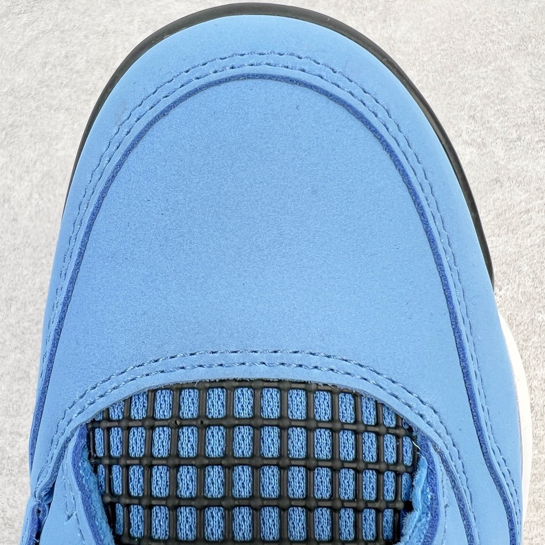 图片[12]-＃KZ神版 Travis Scott x Air Jordan AJ4 TS联名冰蓝 308497-406 独家外贸特供尺码含 45.5 49.5 50.5 国内外口碑最好最推荐的产品 市场中端王者 亲自操刀耗时半年巨作 全套原纸板楦头开发 确保原汁原味 完美呈现四代版型 一比一鞋头弧度高度鞋身弧度 此版本只针对中端市场 皮料材质有所更替 其他数据细节工艺流程均保持一致 绝不口嗨 细节品控鞋型随意秒杀市面3XX 4XX 原厂TPU网格鞋带扣 正确内里网布 菱角分明不变形无多余毛边 柔软性质感一致于原鞋 市场唯一原厂鞋扣模具 背面可见隐藏注塑口 原厂织唛标 原厂飞人电绣工艺 尾指中部跳三针 独家绑鞋带手法 印刷中底布 四线拉帮 米色美纹纸贴合固定 进口港宝加持 后跟自然饱满 全鞋荧光划线卡点 追求极致完美 每一双都是工艺品 多重QC质检 超越公司货的品控标准 实实在在的免检产品 尺码：40 40.5 41 42 42.5 43 44 44.5 45 45.5 46 47.5 48.5 49.5 50.5-选品中心