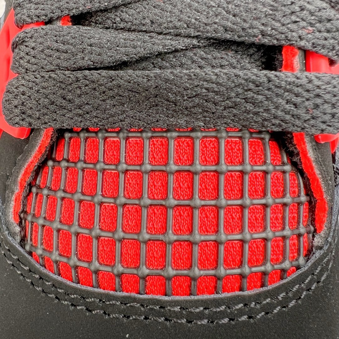 图片[13]-＃KZ神版福利回馈 Air Jordan AJ4 Retro \\\”Red Thunder\\\” 黑红雷电 CT8527-016 独家外贸特供尺码含 45.5 49.5 50.5 国内外口碑最好最推荐的产品 市场中端王者 亲自操刀耗时半年巨作 全套原纸板楦头开发 确保原汁原味 完美呈现四代版型 一比一鞋头弧度高度鞋身弧度 此版本只针对中端市场 皮料材质有所更替 其他数据细节工艺流程均保持一致 绝不口嗨 细节品控鞋型随意秒杀市面3XX 4XX 原厂TPU网格鞋带扣 正确内里网布 菱角分明不变形无多余毛边 柔软性质感一致于原鞋 市场唯一原厂鞋扣模具 背面可见隐藏注塑口 原厂织唛标 原厂飞人电绣工艺 尾指中部跳三针 独家绑鞋带手法 印刷中底布 四线拉帮 米色美纹纸贴合固定 进口港宝加持 后跟自然饱满 全鞋荧光划线卡点 追求极致完美 每一双都是工艺品 多重QC质检 超越公司货的品控标准 实实在在的免检产品 尺码：40 40.5 41 42 42.5 43 44 44.5 45 45.5 46 47.5 48.5 49.5 50.5-选品中心