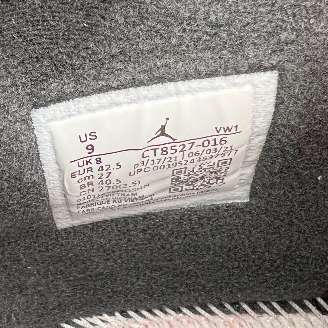 图片[16]-＃KZ神版福利回馈 Air Jordan AJ4 Retro \\\”Red Thunder\\\” 黑红雷电 CT8527-016 独家外贸特供尺码含 45.5 49.5 50.5 国内外口碑最好最推荐的产品 市场中端王者 亲自操刀耗时半年巨作 全套原纸板楦头开发 确保原汁原味 完美呈现四代版型 一比一鞋头弧度高度鞋身弧度 此版本只针对中端市场 皮料材质有所更替 其他数据细节工艺流程均保持一致 绝不口嗨 细节品控鞋型随意秒杀市面3XX 4XX 原厂TPU网格鞋带扣 正确内里网布 菱角分明不变形无多余毛边 柔软性质感一致于原鞋 市场唯一原厂鞋扣模具 背面可见隐藏注塑口 原厂织唛标 原厂飞人电绣工艺 尾指中部跳三针 独家绑鞋带手法 印刷中底布 四线拉帮 米色美纹纸贴合固定 进口港宝加持 后跟自然饱满 全鞋荧光划线卡点 追求极致完美 每一双都是工艺品 多重QC质检 超越公司货的品控标准 实实在在的免检产品 尺码：40 40.5 41 42 42.5 43 44 44.5 45 45.5 46 47.5 48.5 49.5 50.5-选品中心