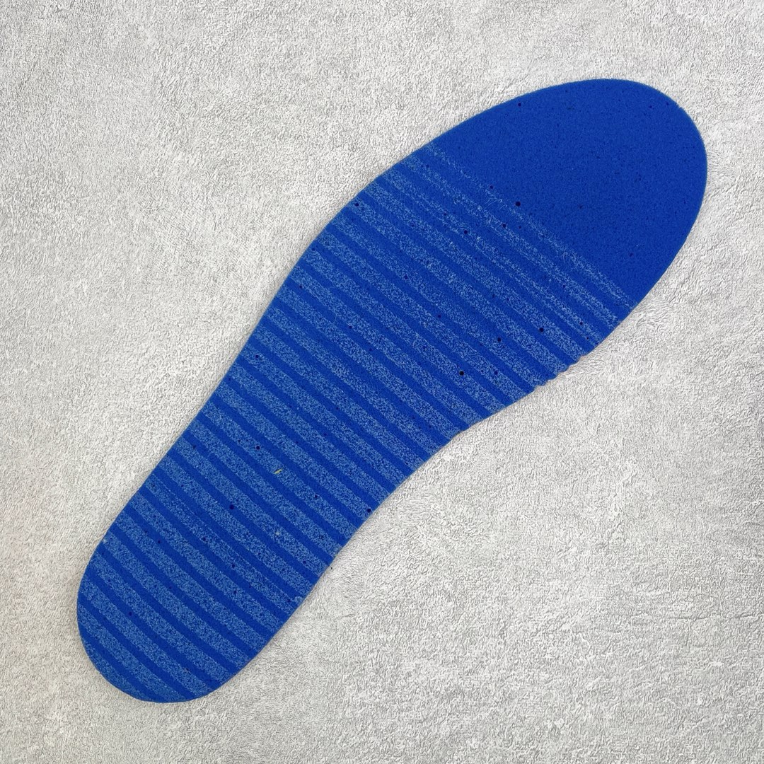 图片[18]-＃KZ神版福利回馈 Air Jordan AJ4 Retro \\\”Red Thunder\\\” 黑红雷电 CT8527-016 独家外贸特供尺码含 45.5 49.5 50.5 国内外口碑最好最推荐的产品 市场中端王者 亲自操刀耗时半年巨作 全套原纸板楦头开发 确保原汁原味 完美呈现四代版型 一比一鞋头弧度高度鞋身弧度 此版本只针对中端市场 皮料材质有所更替 其他数据细节工艺流程均保持一致 绝不口嗨 细节品控鞋型随意秒杀市面3XX 4XX 原厂TPU网格鞋带扣 正确内里网布 菱角分明不变形无多余毛边 柔软性质感一致于原鞋 市场唯一原厂鞋扣模具 背面可见隐藏注塑口 原厂织唛标 原厂飞人电绣工艺 尾指中部跳三针 独家绑鞋带手法 印刷中底布 四线拉帮 米色美纹纸贴合固定 进口港宝加持 后跟自然饱满 全鞋荧光划线卡点 追求极致完美 每一双都是工艺品 多重QC质检 超越公司货的品控标准 实实在在的免检产品 尺码：40 40.5 41 42 42.5 43 44 44.5 45 45.5 46 47.5 48.5 49.5 50.5-选品中心