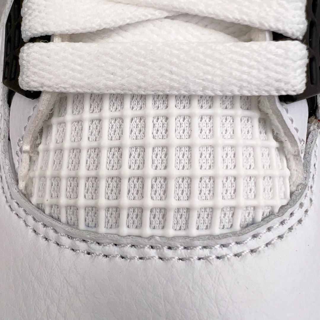图片[13]-＃KZ神版福利回馈 Air Jordan AJ4 Retro 白黑红 红水泥 DH6927-161 独家外贸特供尺码含 45.5 49.5 50.5 国内外口碑最好最推荐的产品 市场中端王者 亲自操刀耗时半年巨作 全套原纸板楦头开发 确保原汁原味 完美呈现四代版型 一比一鞋头弧度高度鞋身弧度 此版本只针对中端市场 皮料材质有所更替 其他数据细节工艺流程均保持一致 绝不口嗨 细节品控鞋型随意秒杀市面3XX 4XX 原厂TPU网格鞋带扣 正确内里网布 菱角分明不变形无多余毛边 柔软性质感一致于原鞋 市场唯一原厂鞋扣模具 背面可见隐藏注塑口 原厂织唛标 原厂飞人电绣工艺 尾指中部跳三针 独家绑鞋带手法 印刷中底布 四线拉帮 米色美纹纸贴合固定 进口港宝加持 后跟自然饱满 全鞋荧光划线卡点 追求极致完美 每一双都是工艺品 多重QC质检 超越公司货的品控标准 实实在在的免检产品 尺码：40 40.5 41 42 42.5 43 44 44.5 45 45.5 46 47.5 48.5 49.5 50.5-选品中心