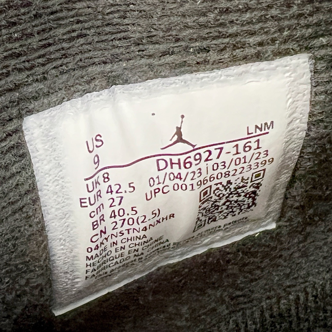 图片[17]-＃KZ神版福利回馈 Air Jordan AJ4 Retro 白黑红 红水泥 DH6927-161 独家外贸特供尺码含 45.5 49.5 50.5 国内外口碑最好最推荐的产品 市场中端王者 亲自操刀耗时半年巨作 全套原纸板楦头开发 确保原汁原味 完美呈现四代版型 一比一鞋头弧度高度鞋身弧度 此版本只针对中端市场 皮料材质有所更替 其他数据细节工艺流程均保持一致 绝不口嗨 细节品控鞋型随意秒杀市面3XX 4XX 原厂TPU网格鞋带扣 正确内里网布 菱角分明不变形无多余毛边 柔软性质感一致于原鞋 市场唯一原厂鞋扣模具 背面可见隐藏注塑口 原厂织唛标 原厂飞人电绣工艺 尾指中部跳三针 独家绑鞋带手法 印刷中底布 四线拉帮 米色美纹纸贴合固定 进口港宝加持 后跟自然饱满 全鞋荧光划线卡点 追求极致完美 每一双都是工艺品 多重QC质检 超越公司货的品控标准 实实在在的免检产品 尺码：40 40.5 41 42 42.5 43 44 44.5 45 45.5 46 47.5 48.5 49.5 50.5-选品中心