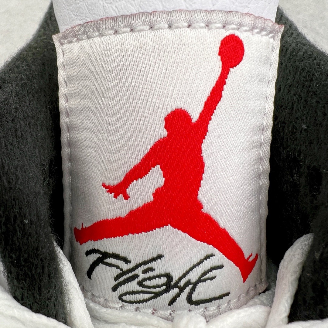 图片[15]-＃KZ神版福利回馈 Air Jordan AJ4 Retro 白黑红 红水泥 DH6927-161 独家外贸特供尺码含 45.5 49.5 50.5 国内外口碑最好最推荐的产品 市场中端王者 亲自操刀耗时半年巨作 全套原纸板楦头开发 确保原汁原味 完美呈现四代版型 一比一鞋头弧度高度鞋身弧度 此版本只针对中端市场 皮料材质有所更替 其他数据细节工艺流程均保持一致 绝不口嗨 细节品控鞋型随意秒杀市面3XX 4XX 原厂TPU网格鞋带扣 正确内里网布 菱角分明不变形无多余毛边 柔软性质感一致于原鞋 市场唯一原厂鞋扣模具 背面可见隐藏注塑口 原厂织唛标 原厂飞人电绣工艺 尾指中部跳三针 独家绑鞋带手法 印刷中底布 四线拉帮 米色美纹纸贴合固定 进口港宝加持 后跟自然饱满 全鞋荧光划线卡点 追求极致完美 每一双都是工艺品 多重QC质检 超越公司货的品控标准 实实在在的免检产品 尺码：40 40.5 41 42 42.5 43 44 44.5 45 45.5 46 47.5 48.5 49.5 50.5-选品中心