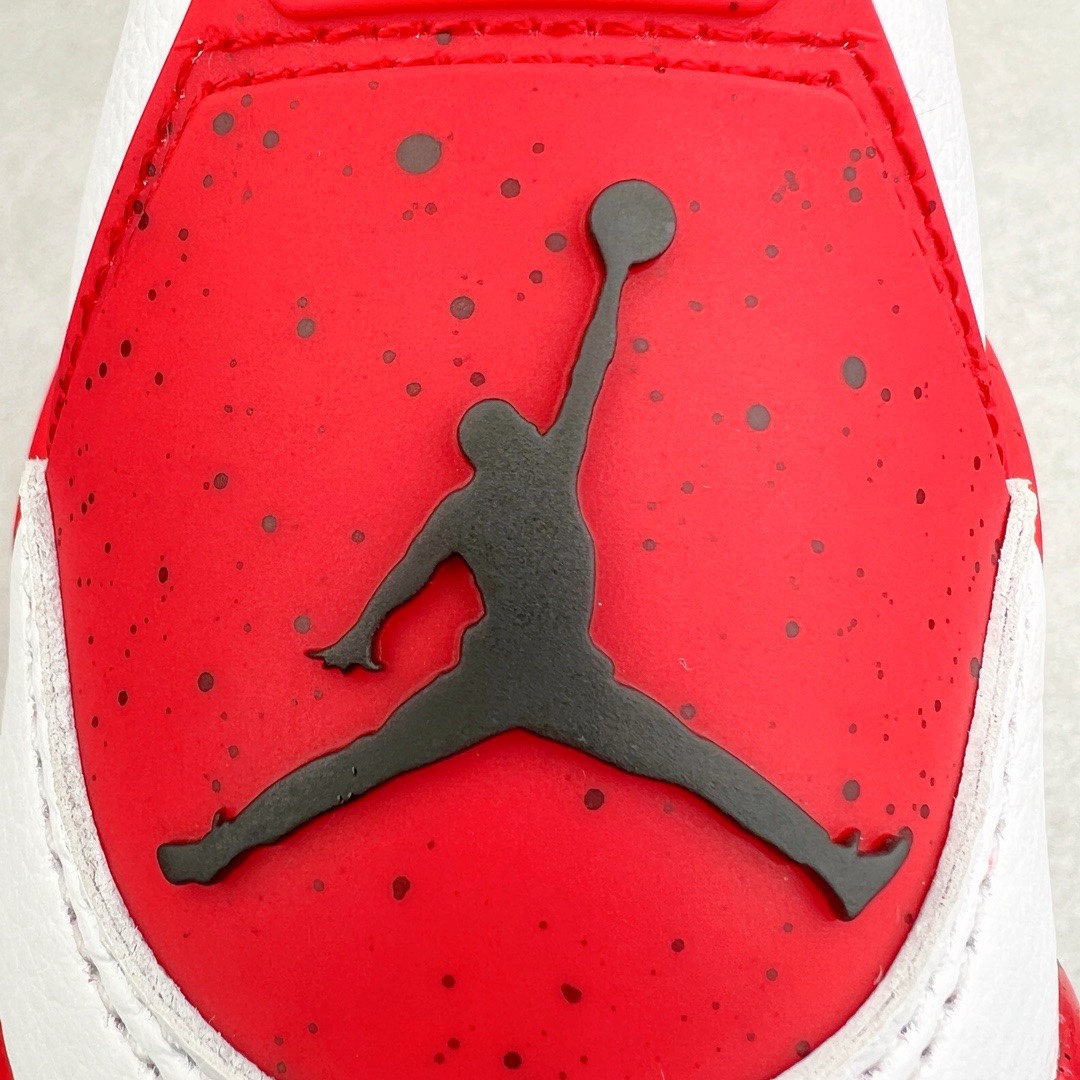 图片[16]-＃KZ神版福利回馈 Air Jordan AJ4 Retro 白黑红 红水泥 DH6927-161 独家外贸特供尺码含 45.5 49.5 50.5 国内外口碑最好最推荐的产品 市场中端王者 亲自操刀耗时半年巨作 全套原纸板楦头开发 确保原汁原味 完美呈现四代版型 一比一鞋头弧度高度鞋身弧度 此版本只针对中端市场 皮料材质有所更替 其他数据细节工艺流程均保持一致 绝不口嗨 细节品控鞋型随意秒杀市面3XX 4XX 原厂TPU网格鞋带扣 正确内里网布 菱角分明不变形无多余毛边 柔软性质感一致于原鞋 市场唯一原厂鞋扣模具 背面可见隐藏注塑口 原厂织唛标 原厂飞人电绣工艺 尾指中部跳三针 独家绑鞋带手法 印刷中底布 四线拉帮 米色美纹纸贴合固定 进口港宝加持 后跟自然饱满 全鞋荧光划线卡点 追求极致完美 每一双都是工艺品 多重QC质检 超越公司货的品控标准 实实在在的免检产品 尺码：40 40.5 41 42 42.5 43 44 44.5 45 45.5 46 47.5 48.5 49.5 50.5-选品中心